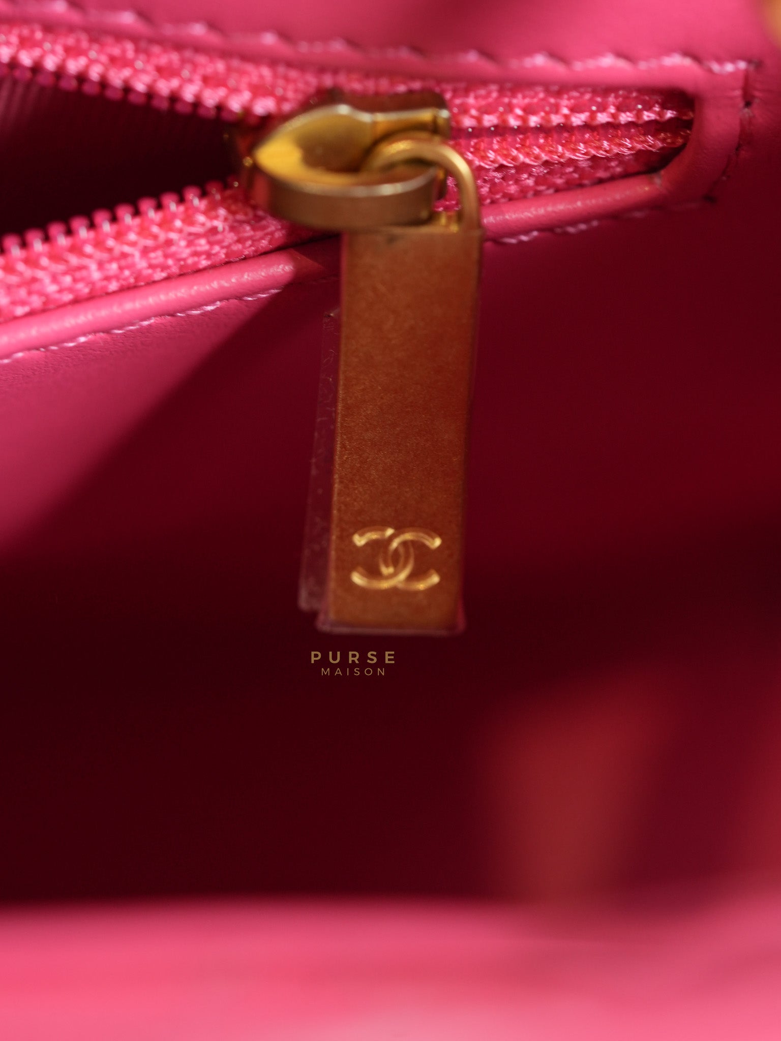 CC Kelly Small Fuchsia Shiny Calfskin Leather and Aged Gold Hardware (Microchip) | Purse Maison Luxury Bags Shop