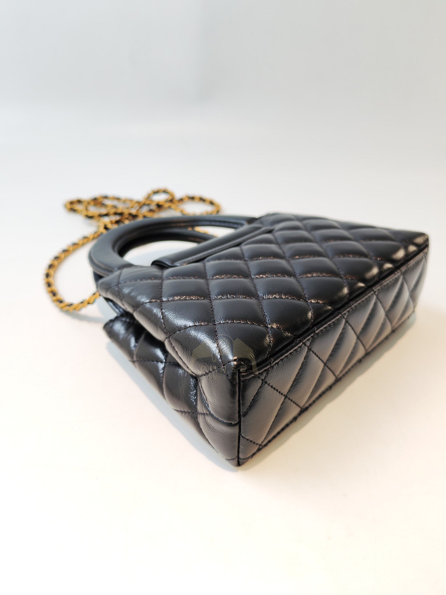 CC Kelly Small Shopping Bag Black Calfskin and Aged Gold Hardware (Microchip) | Purse Maison Luxury Bags Shop