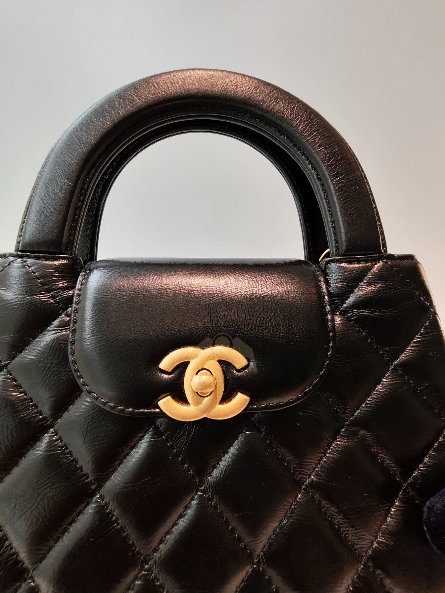 CC Kelly Small Shopping Bag Black Calfskin and Aged Gold Hardware (Microchip) | Purse Maison Luxury Bags Shop