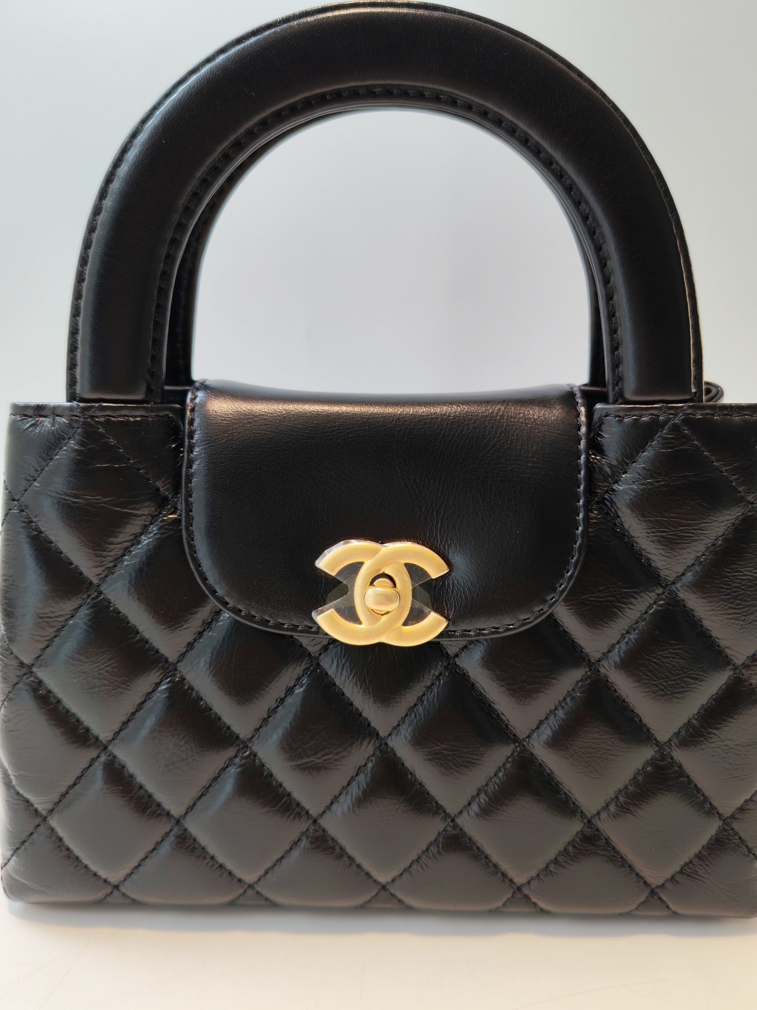 CC Kelly Small Shopping Bag Black Calfskin and Aged Gold Hardware (Microchip) | Purse Maison Luxury Bags Shop