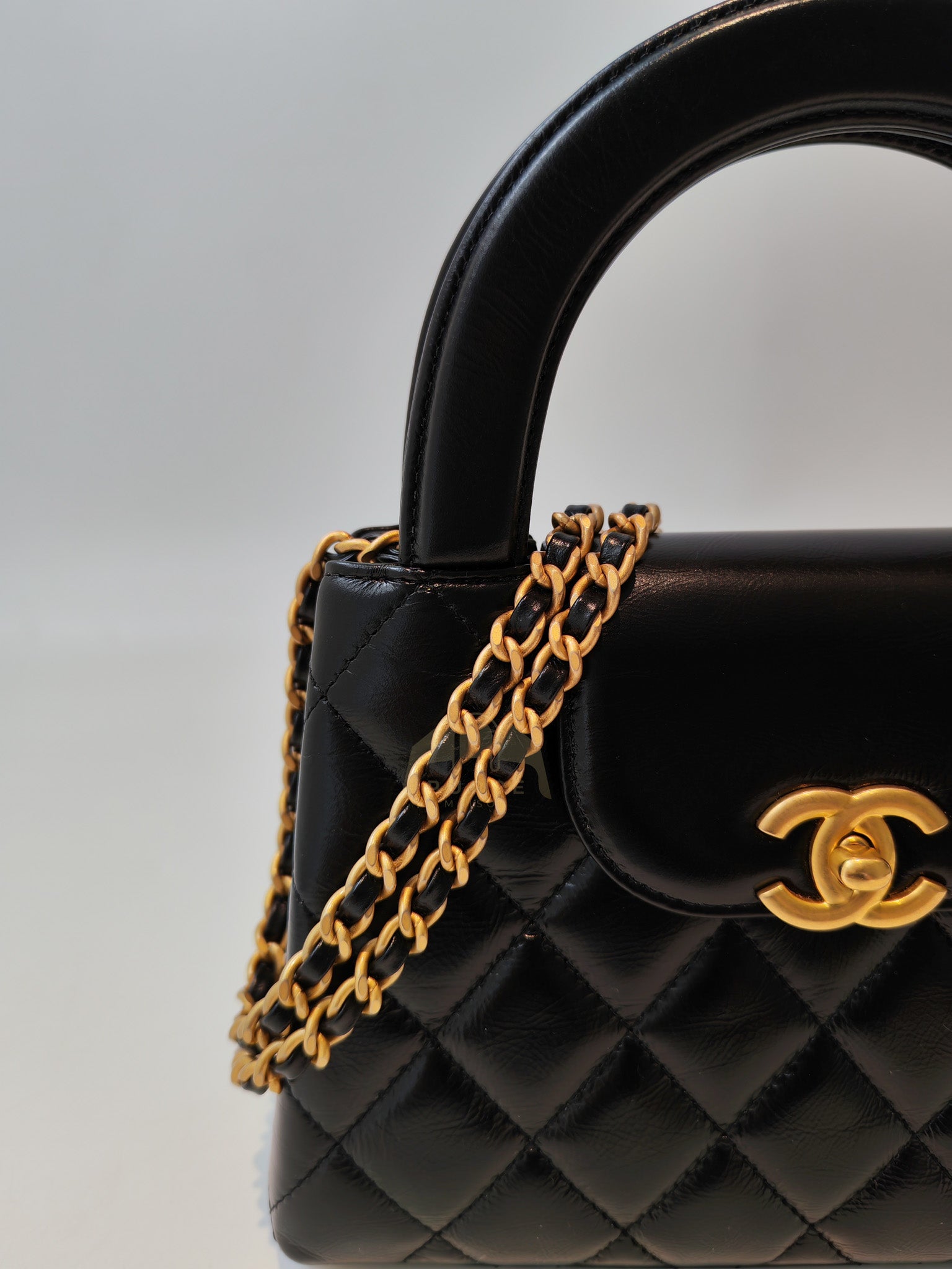 CC Kelly Small Shopping Bag Black Calfskin and Aged Gold Hardware (Microchip) | Purse Maison Luxury Bags Shop