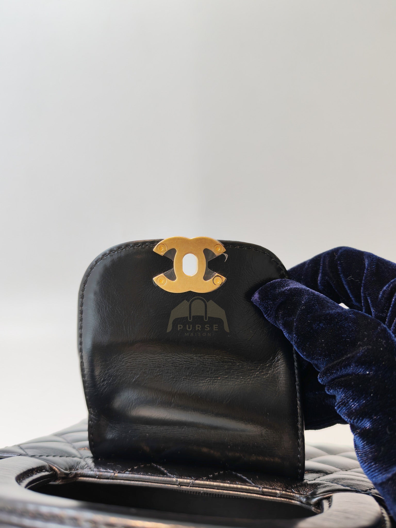 CC Kelly Small Shopping Bag Black Calfskin and Aged Gold Hardware (Microchip) | Purse Maison Luxury Bags Shop