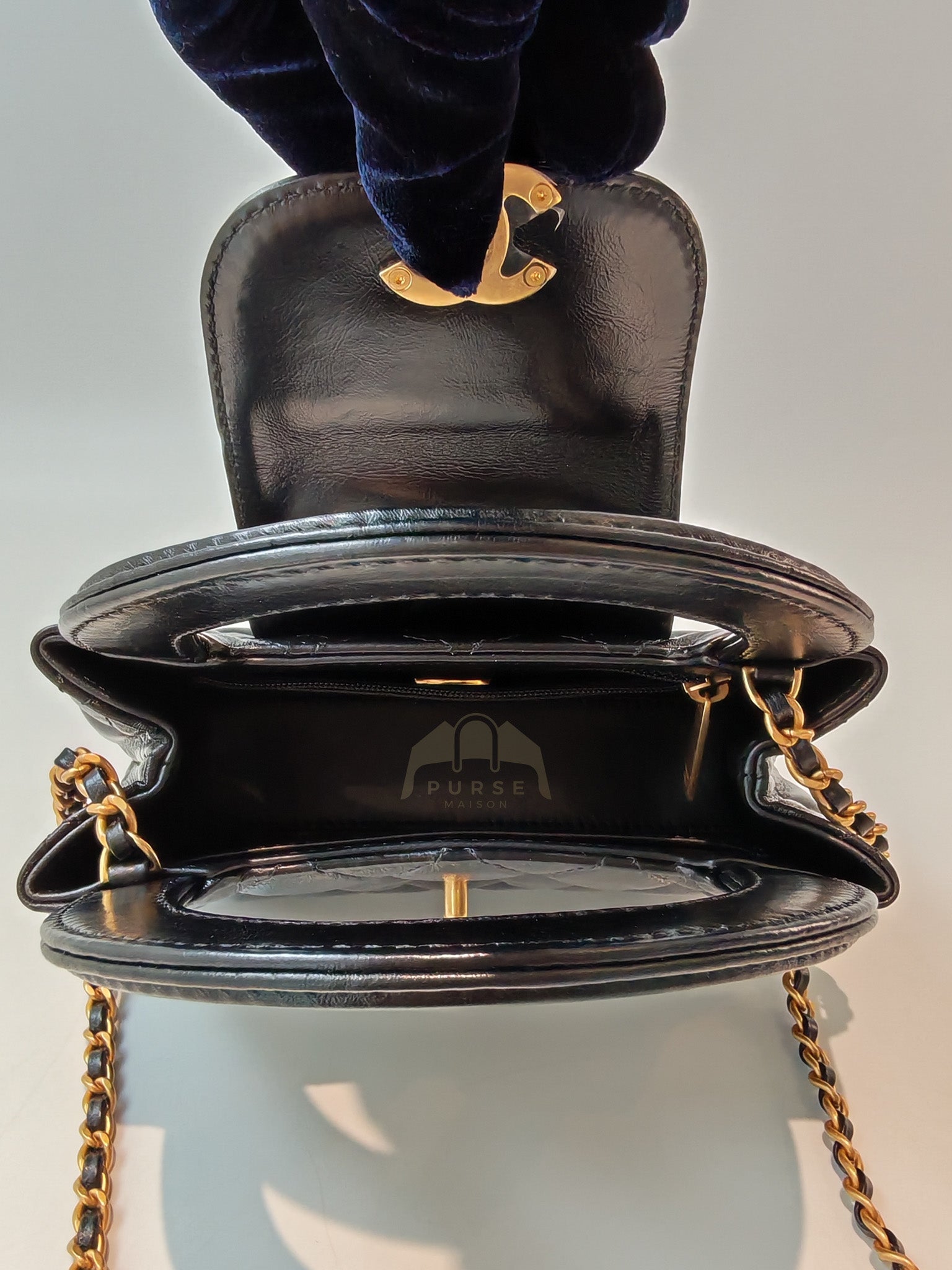 CC Kelly Small Shopping Bag Black Calfskin and Aged Gold Hardware (Microchip) | Purse Maison Luxury Bags Shop