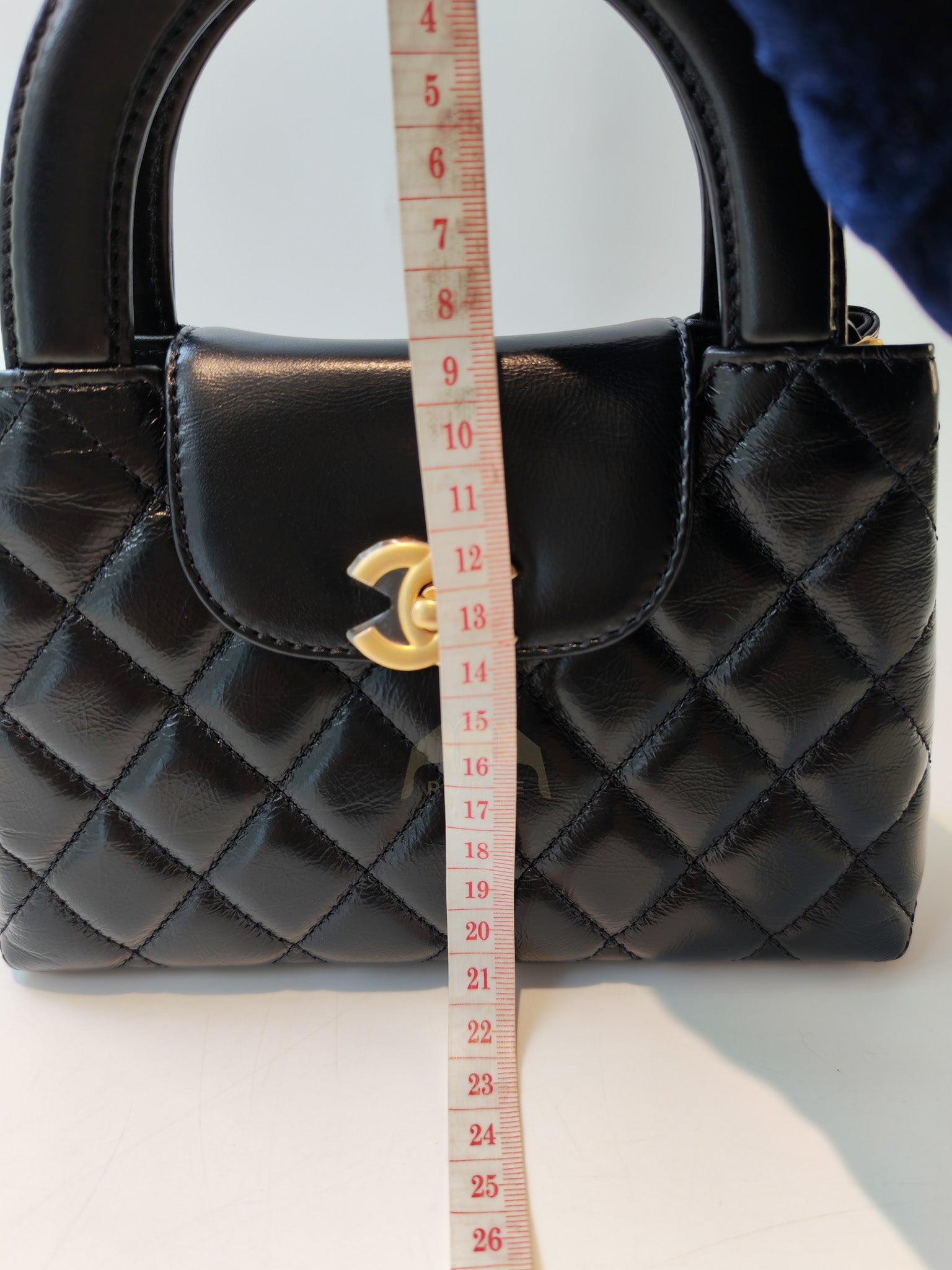 CC Kelly Small Shopping Bag Black Calfskin and Aged Gold Hardware (Microchip) | Purse Maison Luxury Bags Shop