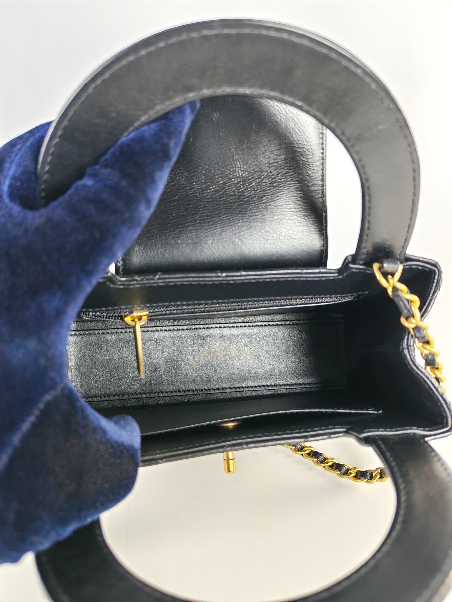 CC Kelly Small Shopping Bag Black Calfskin and Aged Gold Hardware(Microchip) | Purse Maison Luxury Bags Shop