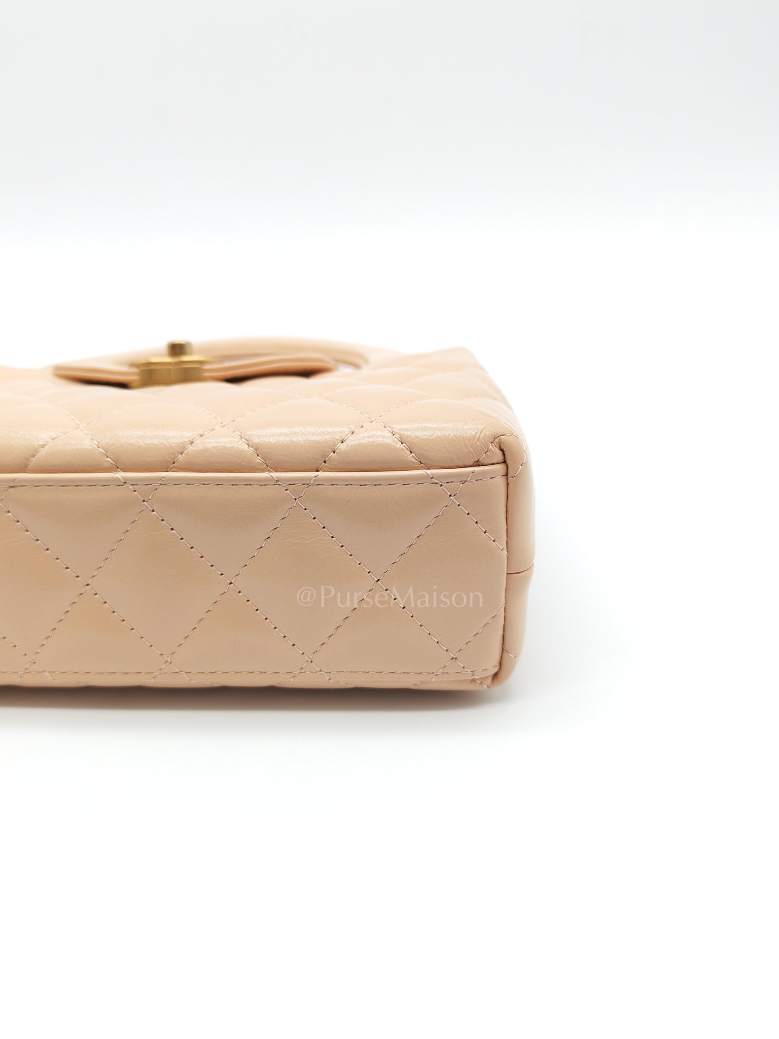 CC Kelly Shopping Bag in Beige Calfskin Leather and Aged Gold Hardware (Microchip) | Purse Maison Luxury Bags Shop