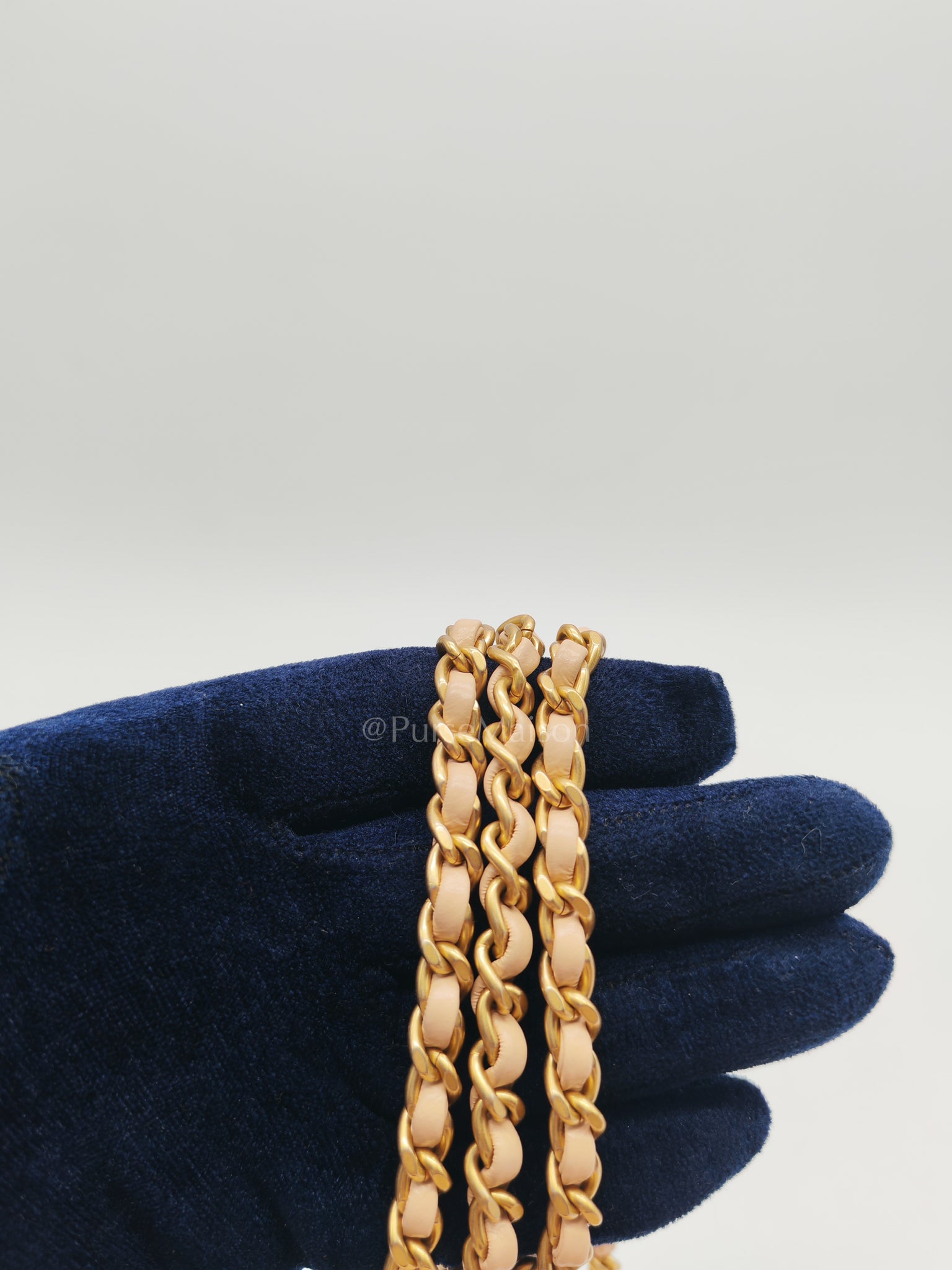 CC Kelly Shopping Bag in Beige Calfskin Leather and Aged Gold Hardware (Microchip) | Purse Maison Luxury Bags Shop