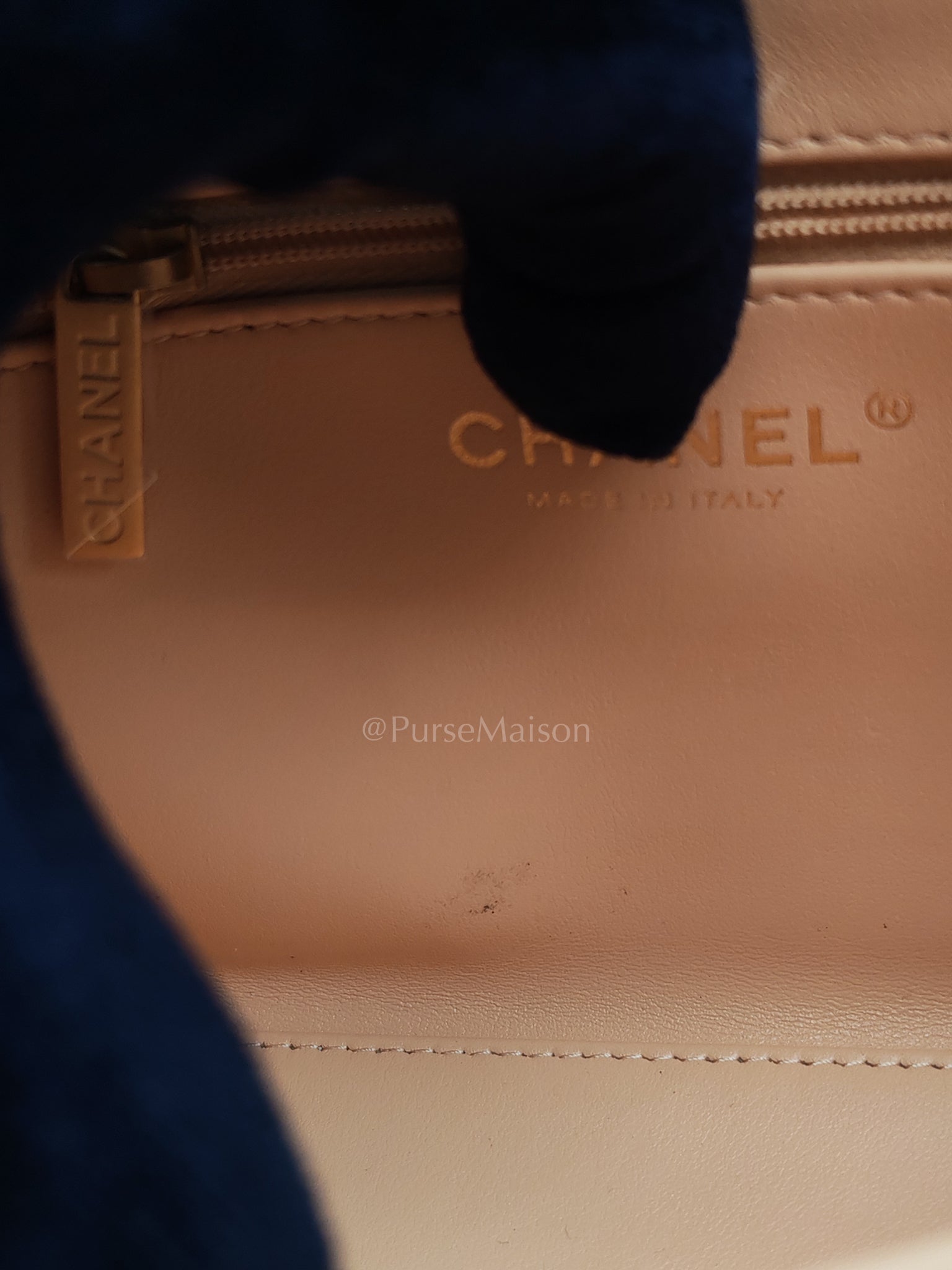 CC Kelly Shopping Bag in Beige Calfskin Leather and Aged Gold Hardware (Microchip) | Purse Maison Luxury Bags Shop