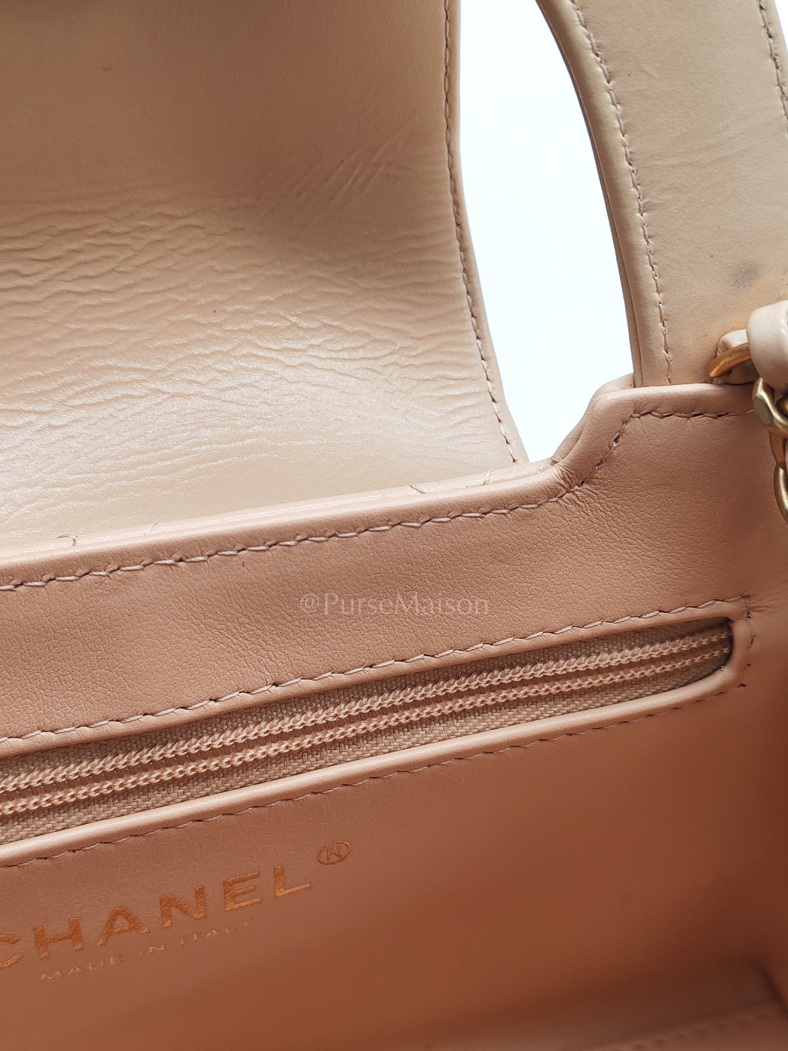 CC Kelly Shopping Bag in Beige Calfskin Leather and Aged Gold Hardware (Microchip) | Purse Maison Luxury Bags Shop