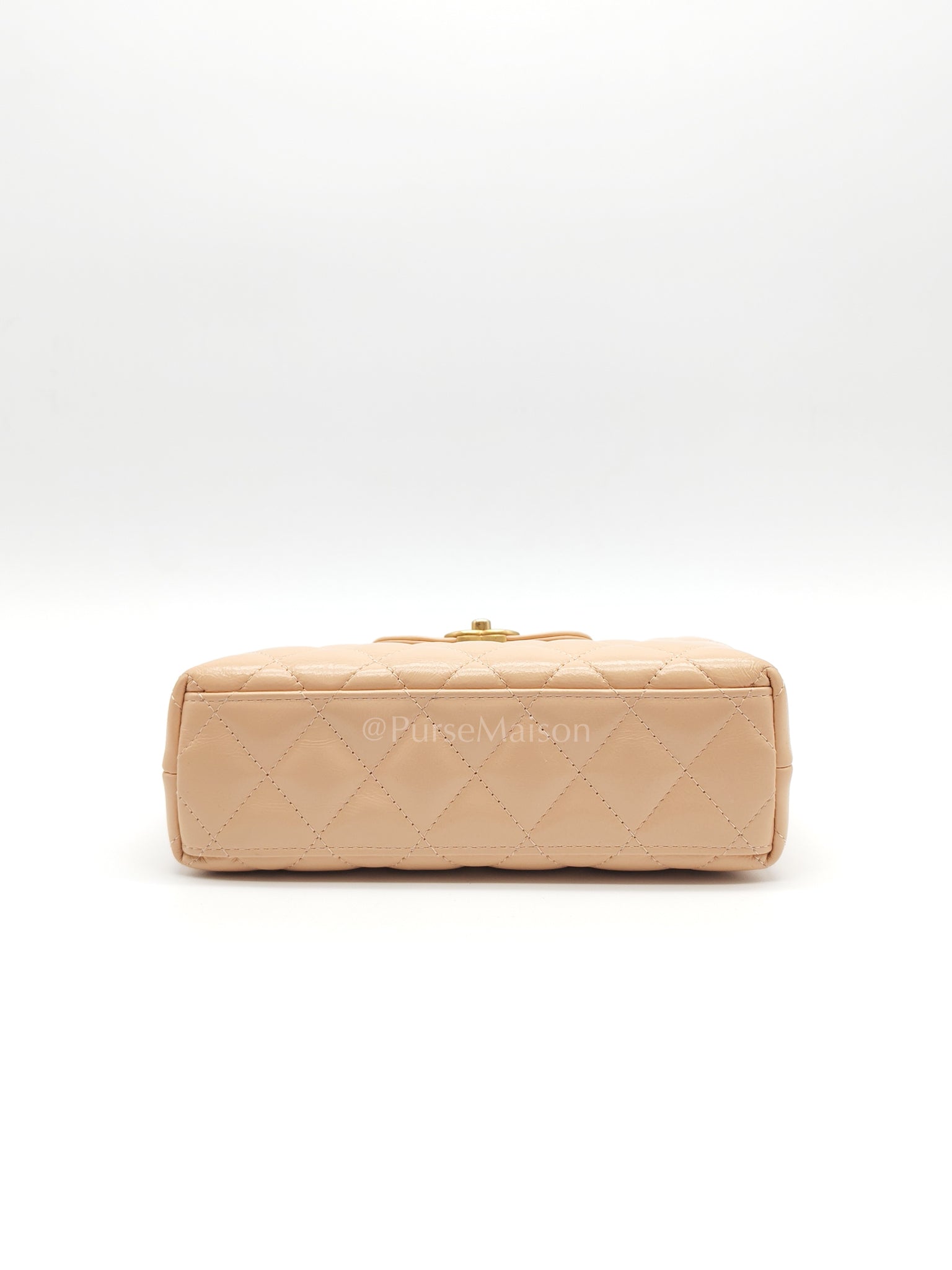 CC Kelly Shopping Bag in Beige Calfskin Leather and Aged Gold Hardware (Microchip) | Purse Maison Luxury Bags Shop