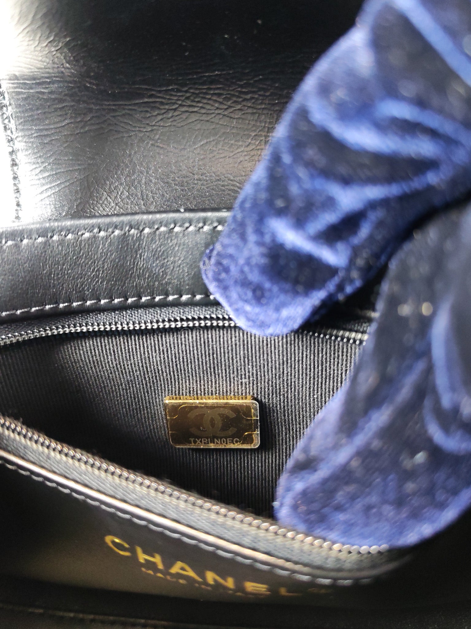 CC Kelly Small Shopping Bag in Black Calfskin and Aged Gold Hardware(Microchip) | Purse Maison Luxury Bags Shop