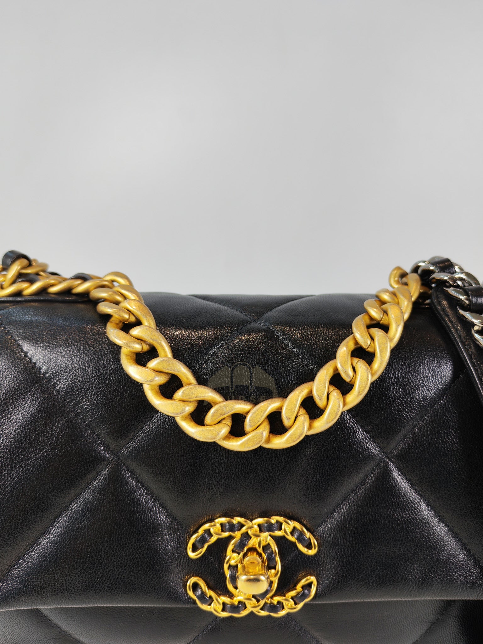 19 Small in Black Lambskin Leather & Mixed Hardware Series 29 | Purse Maison Luxury Bags Shop