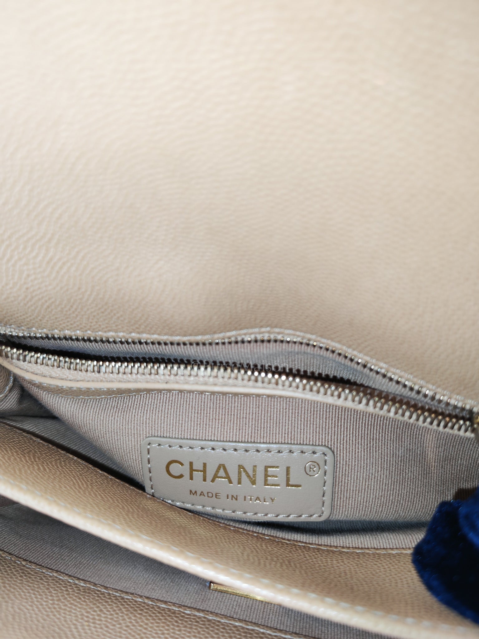 21k Messenger Bag Small in Dark Biege Caviar Leather Aged Gold Hardware (Microchip) | Purse Maison Luxury Bags Shop