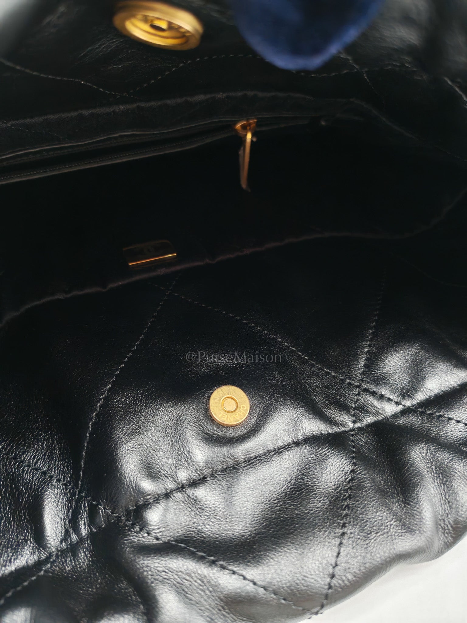 22 Medium in Black Quilted Goatskin Leather and Aged Gold Hardware (Microchip) | Purse Maison Luxury Bags Shop