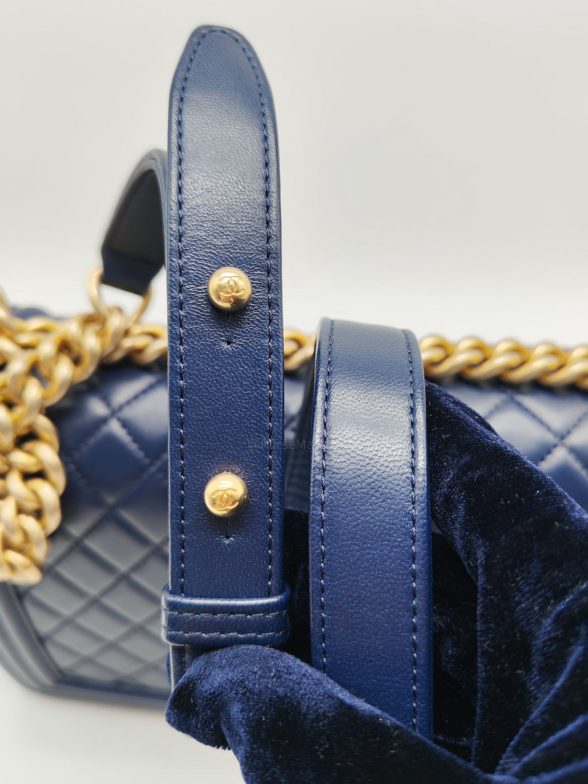 Chanel Boy Old Medium in Blue Quilted Lambskin Leather and Aged Gold Hardware Series 21 | Purse Maison Luxury Bags Shop