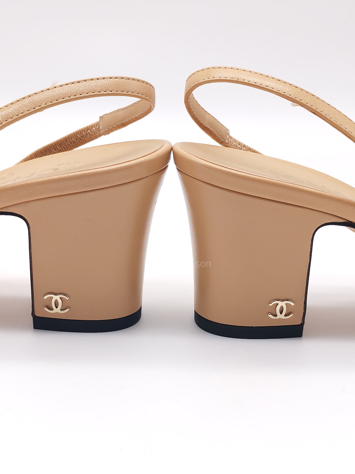 Chanel Grosgrain Cap-tone Slingback Pumps in Beige and Black Size 38 (23 cm) | Purse Maison Luxury Bags Shop