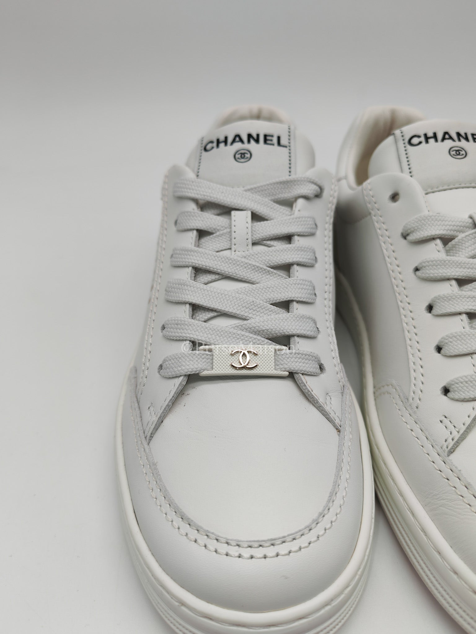 Chanel Low Top CC Logo Sneakers in White Size 37.5EU (24cm) | Purse Maison Luxury Bags Shop