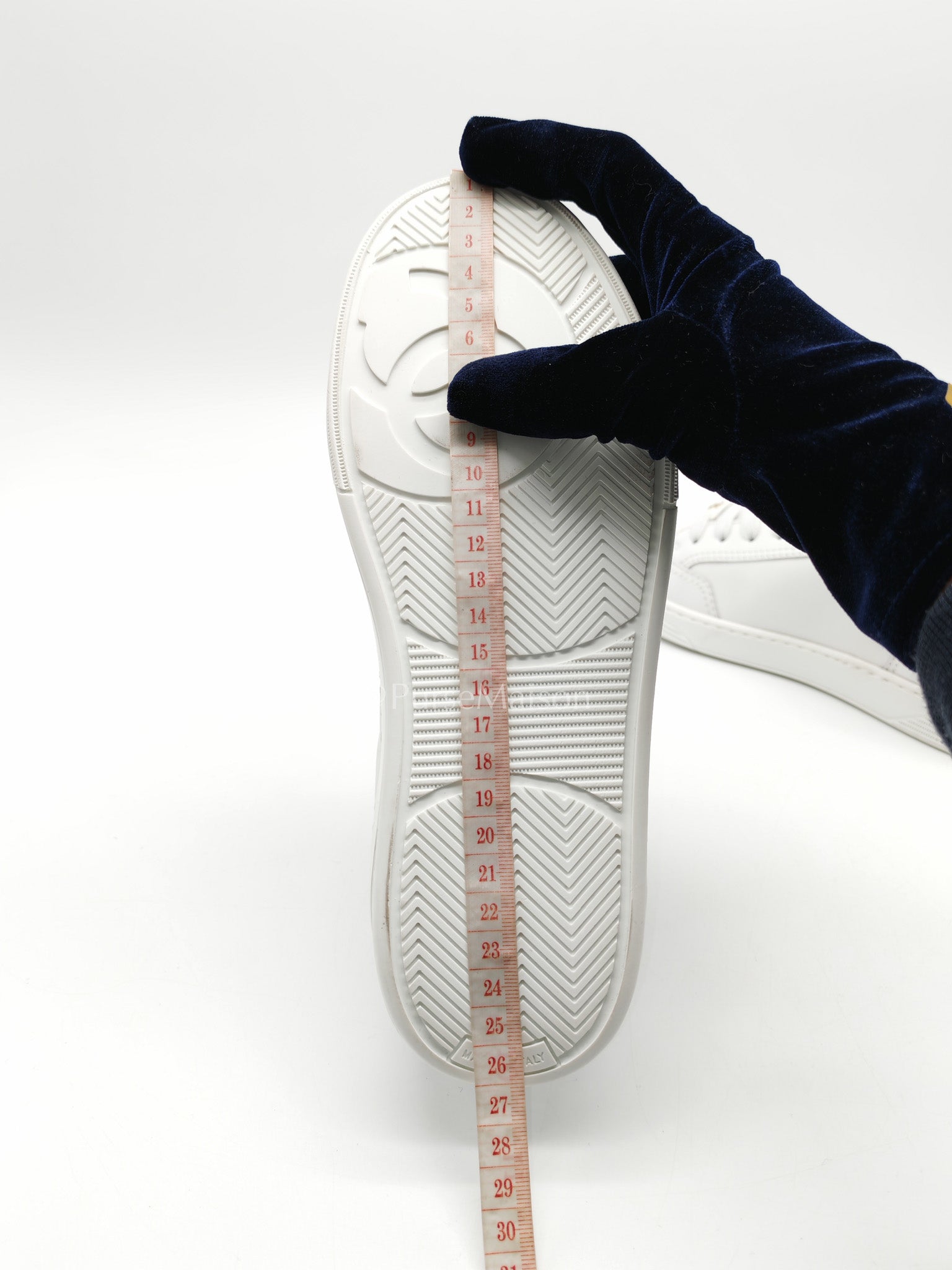 Chanel Low Top CC Logo Sneakers in White Size 37.5EU (24cm) | Purse Maison Luxury Bags Shop