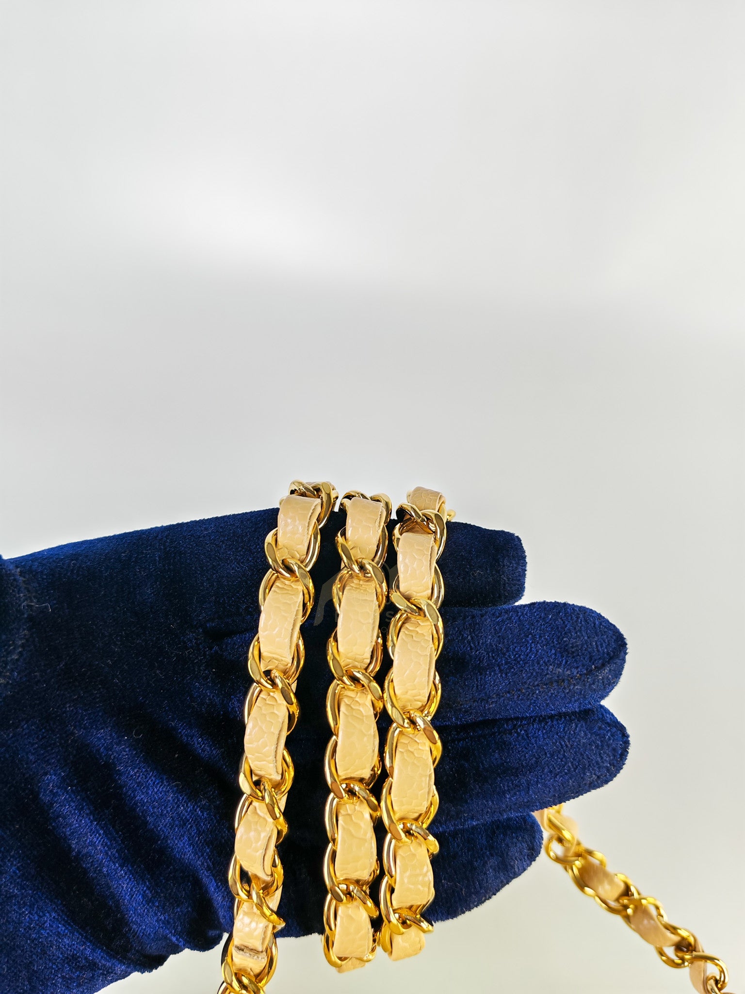 Classic Double Flap Medium in Beige Clair Caviar Leather & Gold Hardware(Microchip)