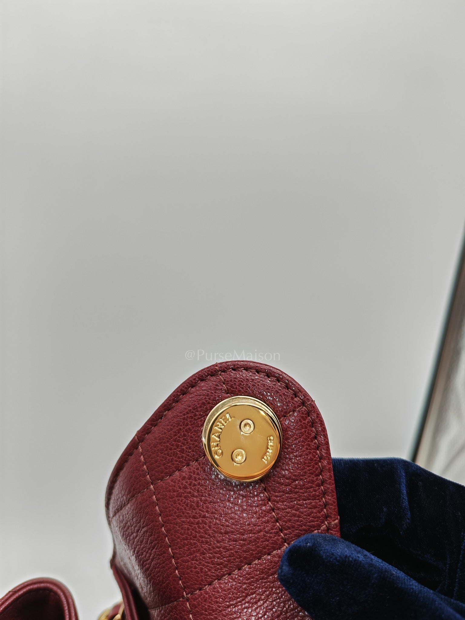 25 Small in Burgundy Shiny Grain Calfskin Leather and Gold Hardware Microchip