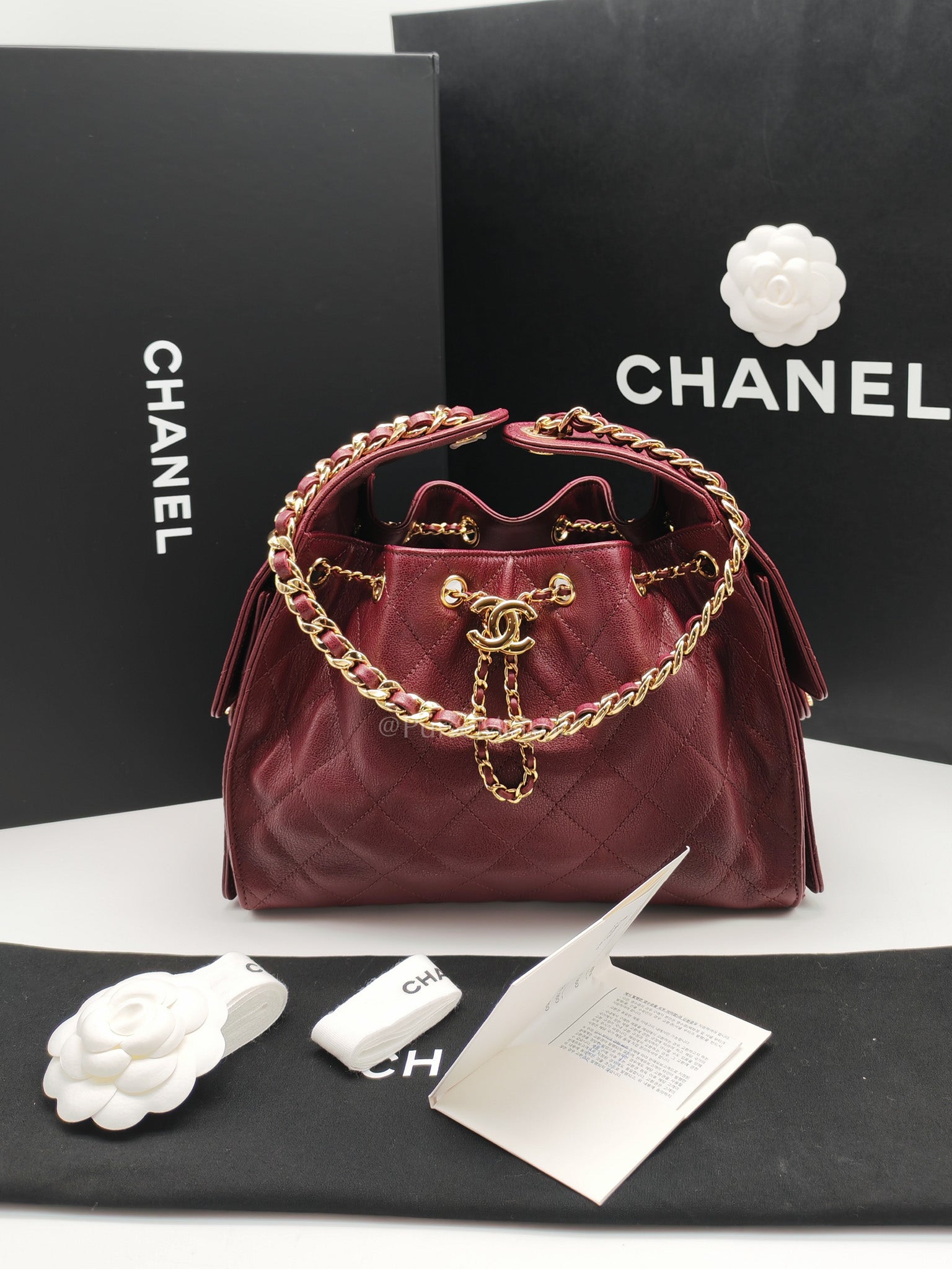 25 Small in Burgundy Shiny Grain Calfskin Leather and Gold Hardware Microchip