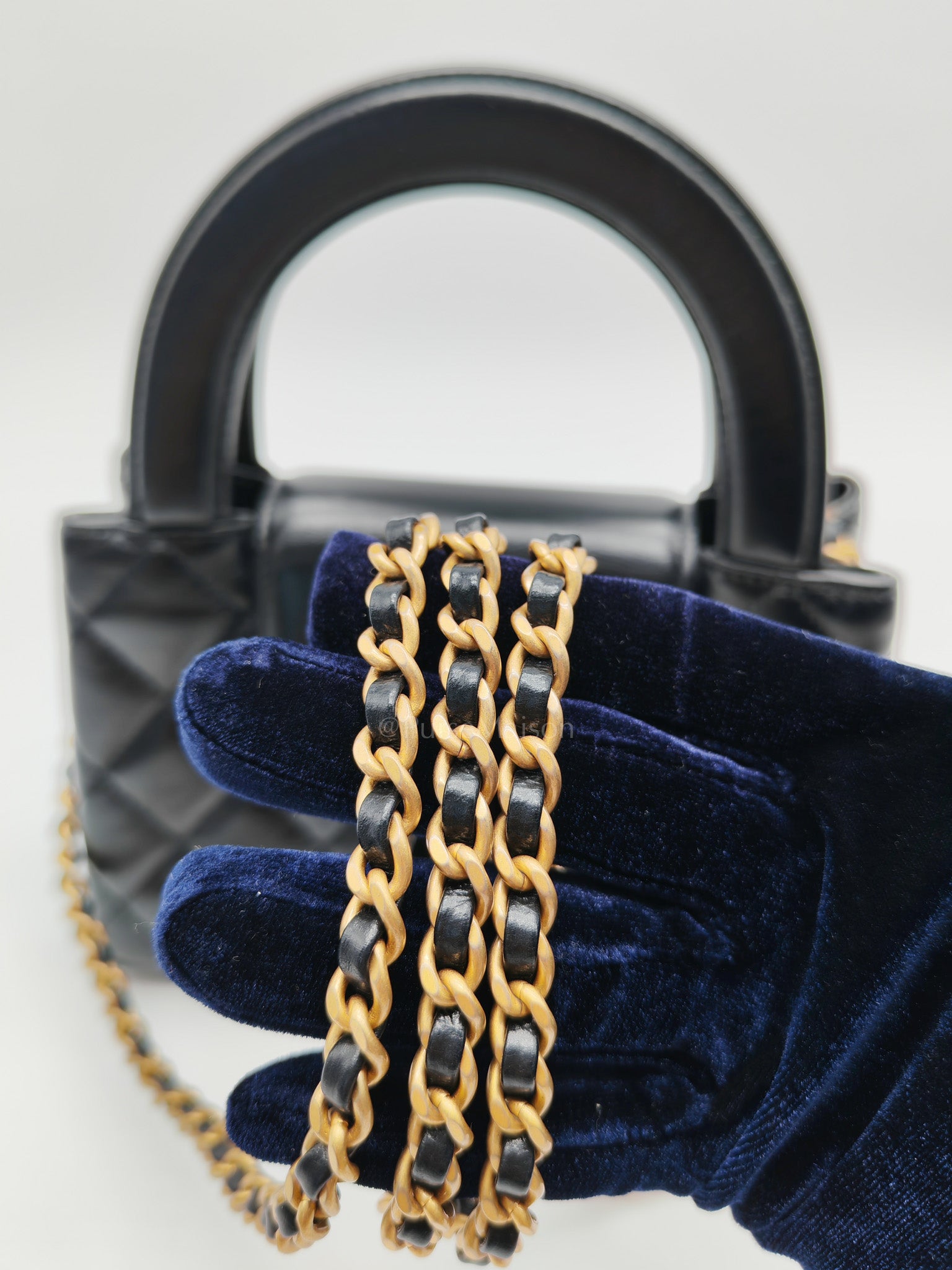 CC Kelly Small in Black Shiny Calfskin Leather and Aged Gold Hardware (Microchip)