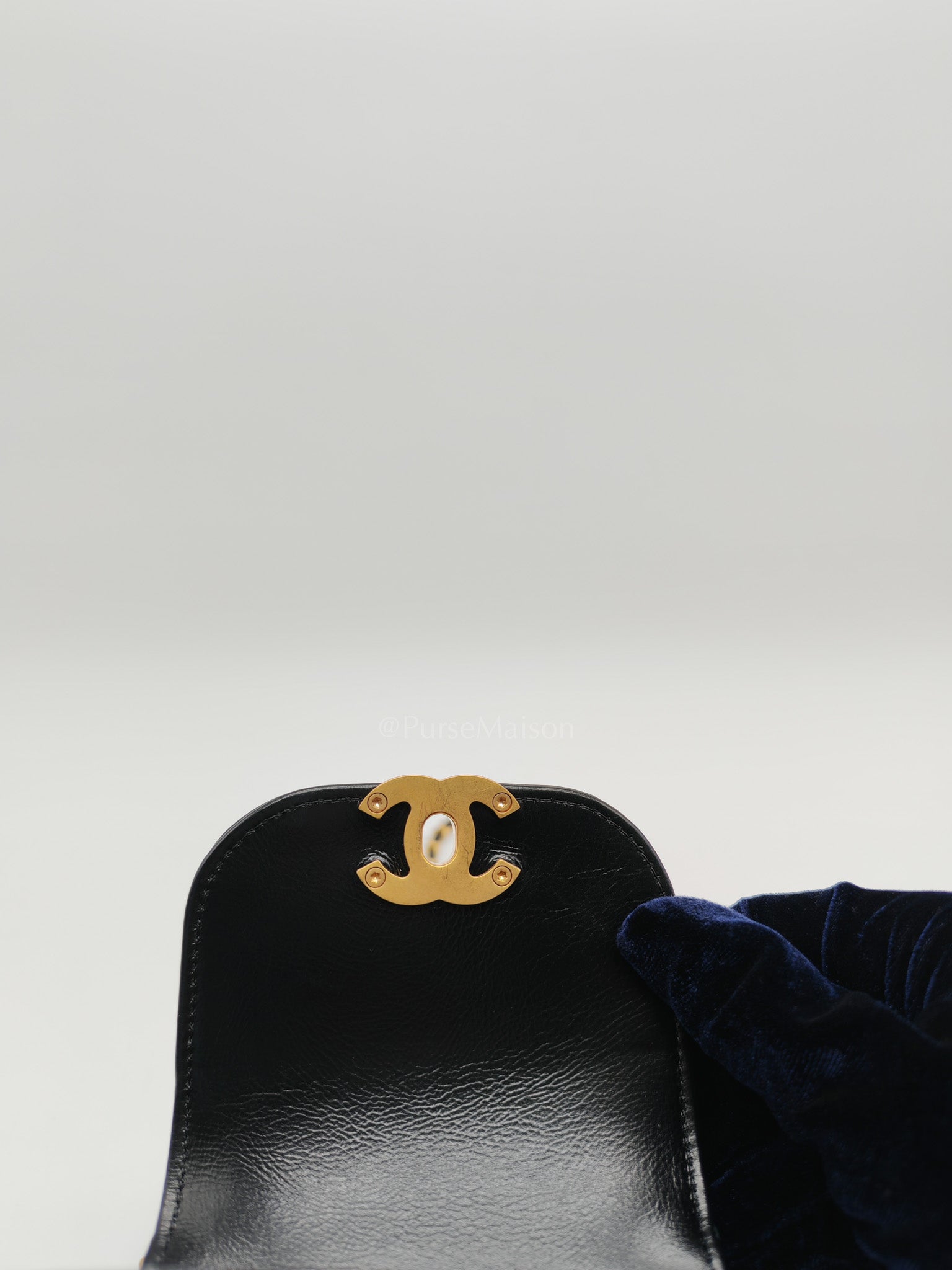 CC Kelly Small in Black Shiny Calfskin Leather and Aged Gold Hardware (Microchip)