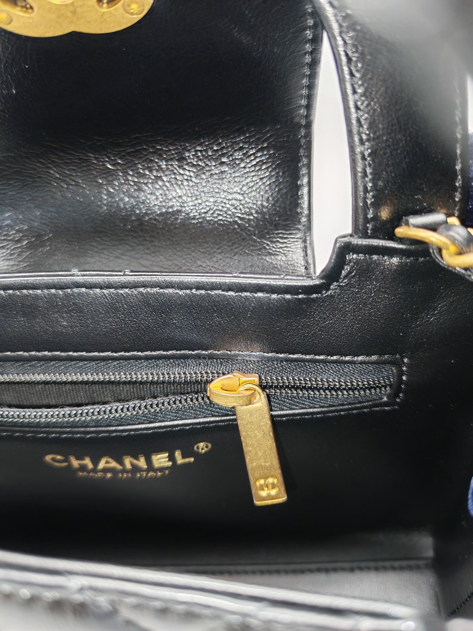 CC Kelly Small in Black Shiny Calfskin Leather and Aged Gold Hardware (Microchip)