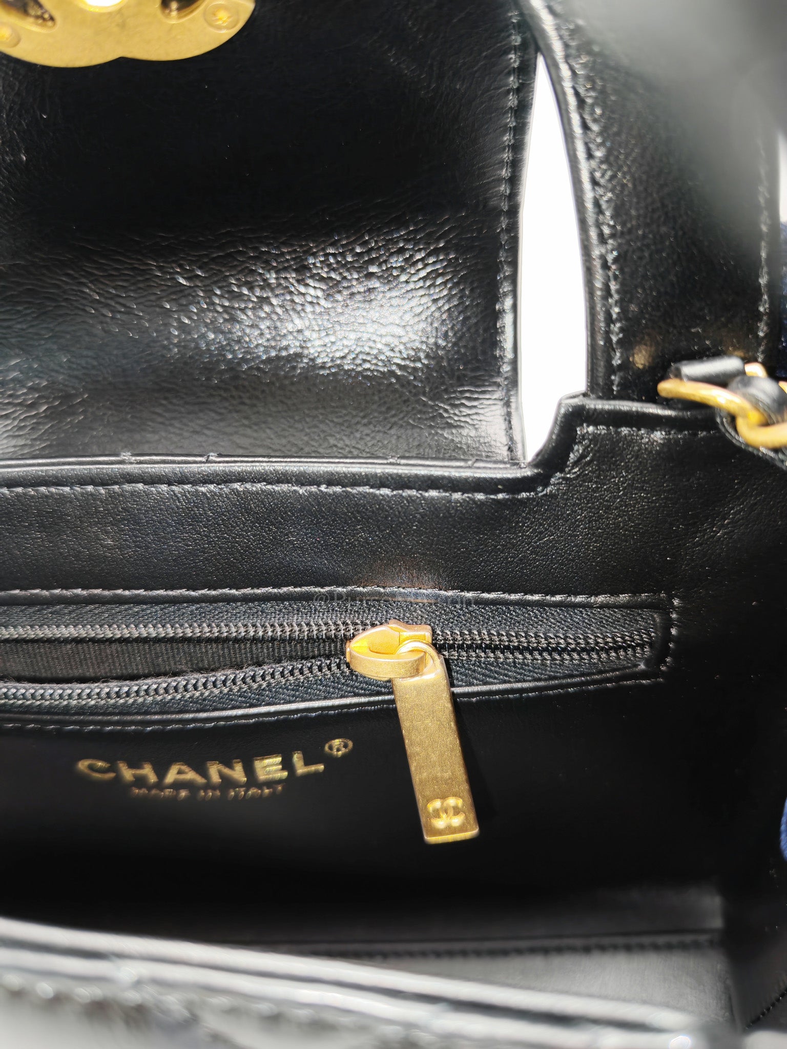 CC Kelly Small in Black Shiny Calfskin Leather and Aged Gold Hardware (Microchip)
