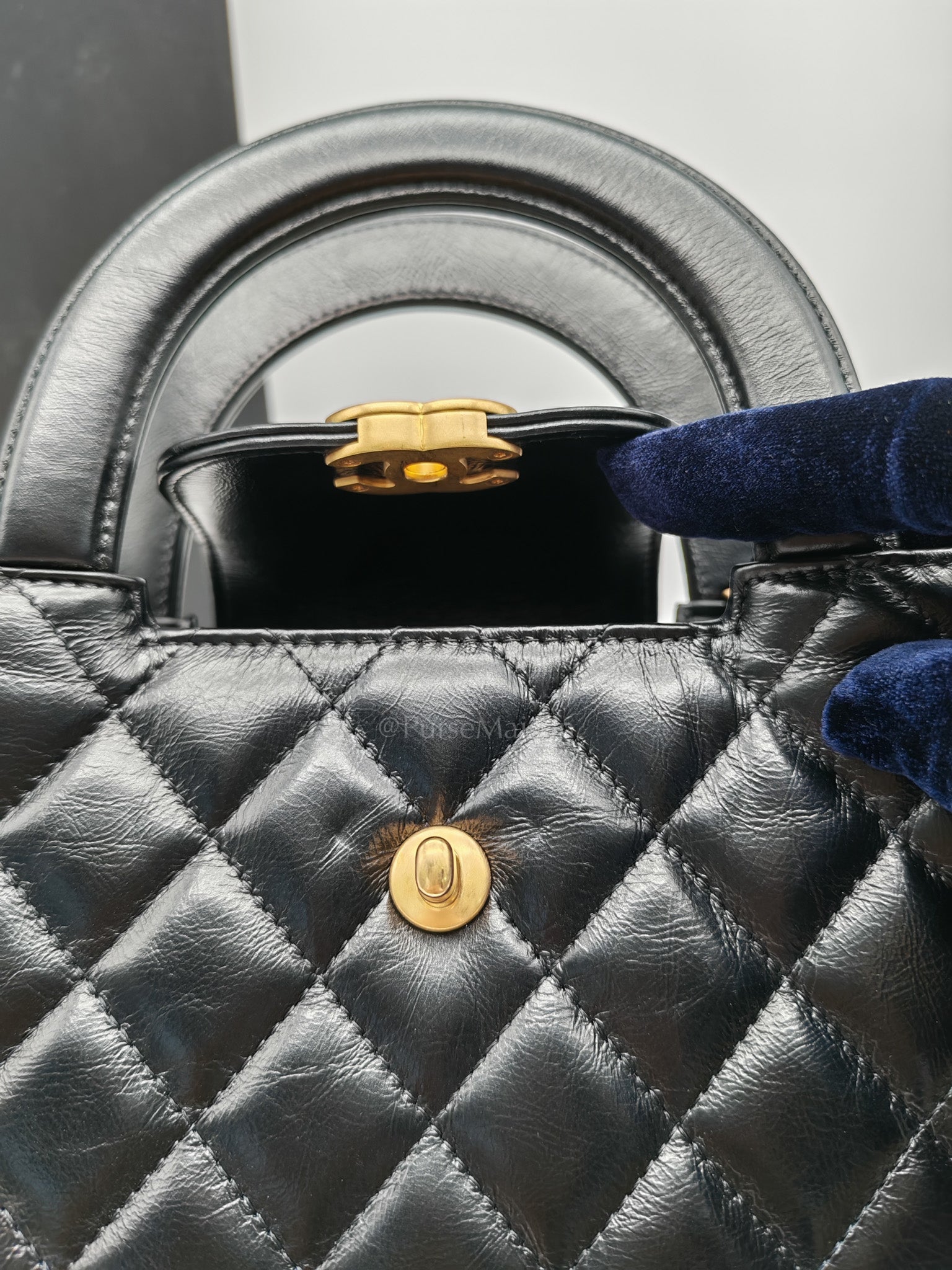 CC Kelly Small in Black Shiny Calfskin Leather and Aged Gold Hardware (Microchip)