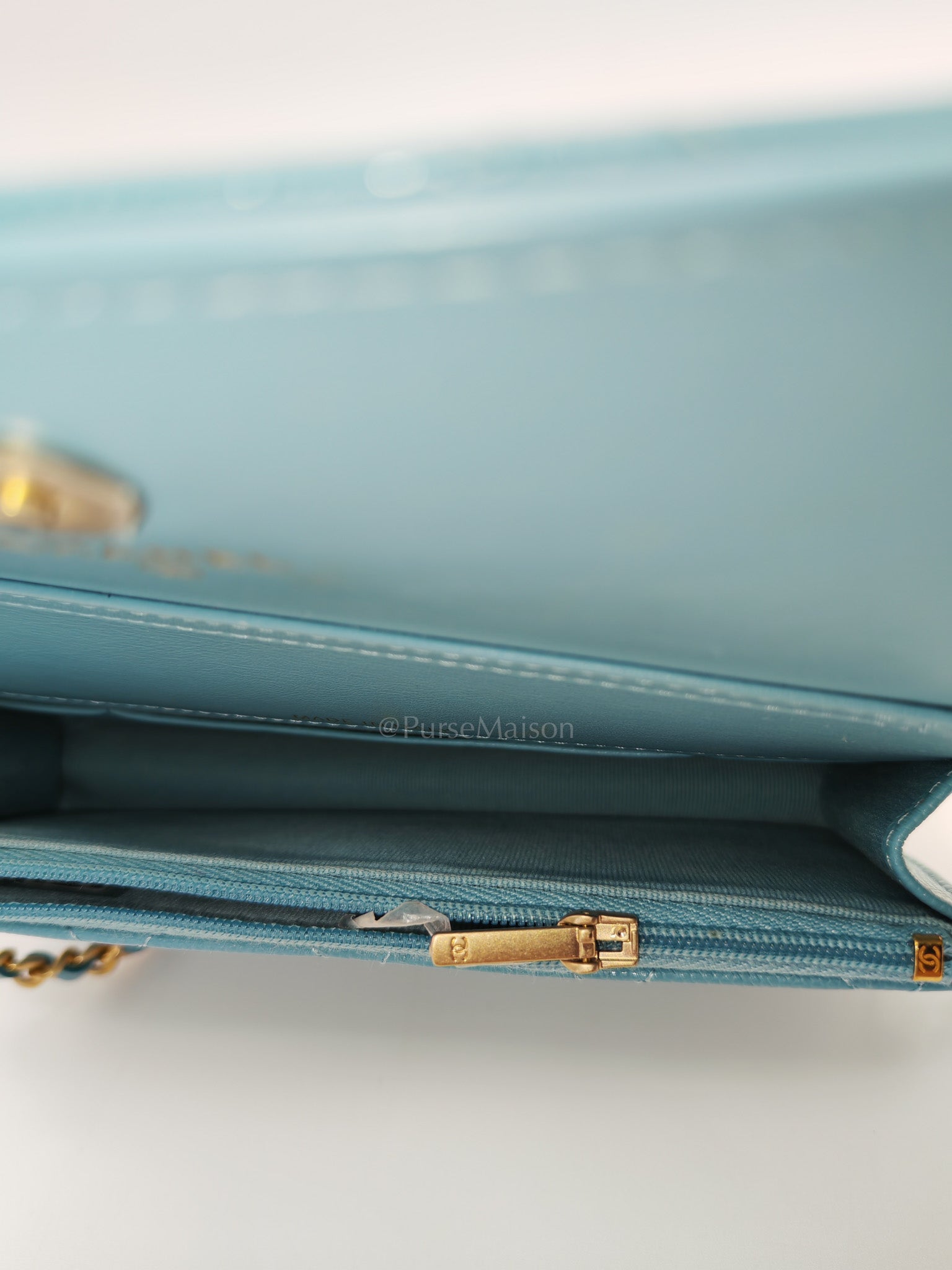 Charming Phone Holder with Chain in Teal Blue Caviar Leather & Gold Hardware (Microchip) | Purse Maison Luxury Bags Shop