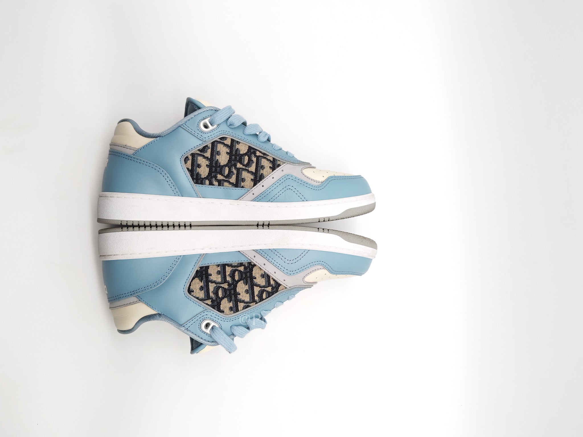 Christian Dior B-27 Low Top Sneaker Light Blue and Cream Size 41 EU (26 cm) | Purse Maison Luxury Bags Shop