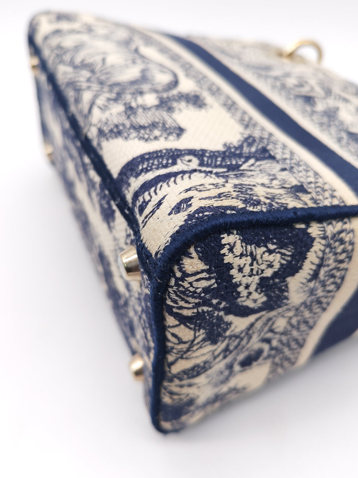 Christian Dior Lady D-Lite Medium in Navy Blue Toile de Jouy Embroidery Canvas and Light Gold Hardware | Purse Maison Luxury Bags Shop