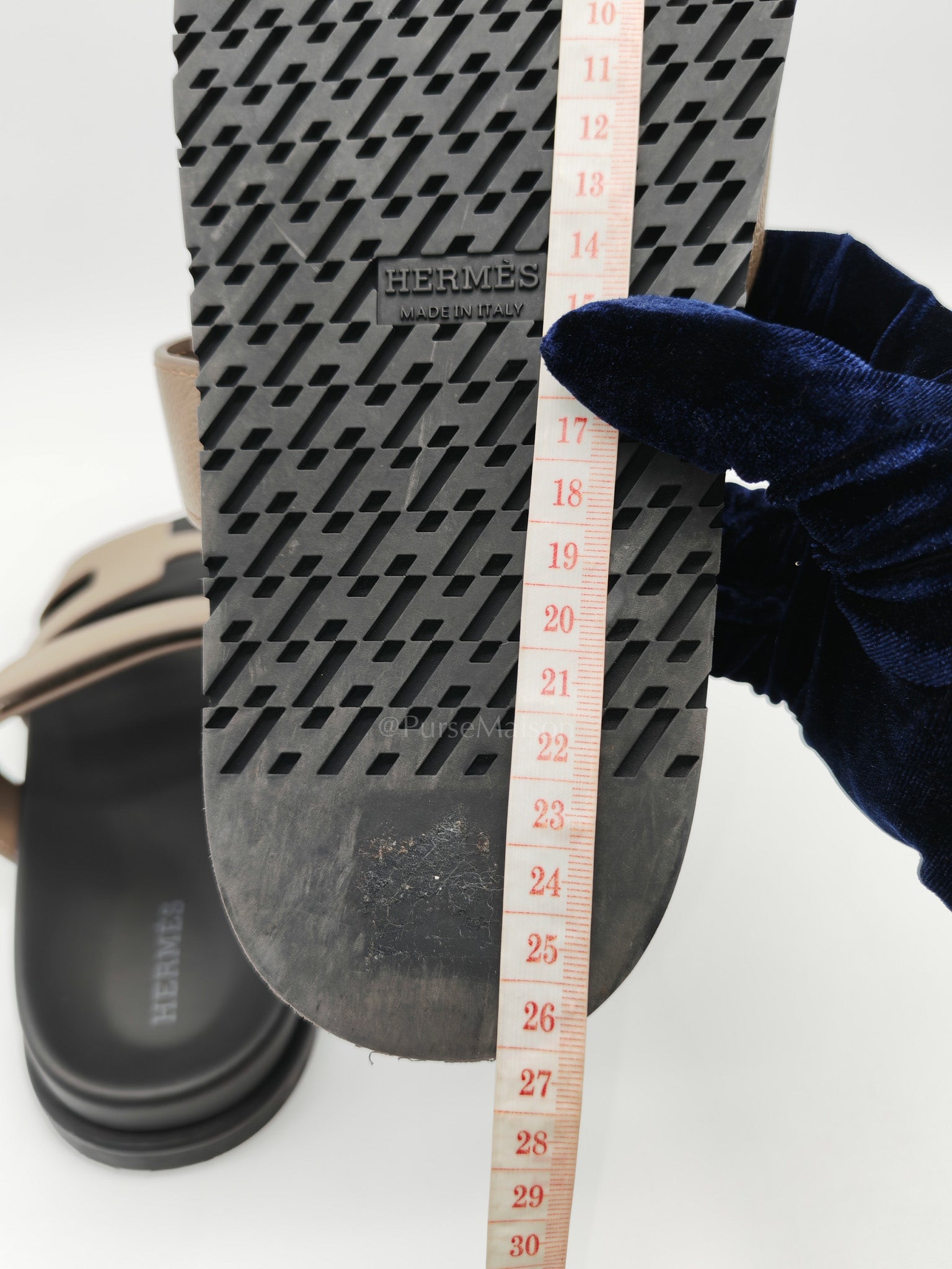 Chypre in Etoupe Epsom Leather Sandals Size 38EU (24 cm)