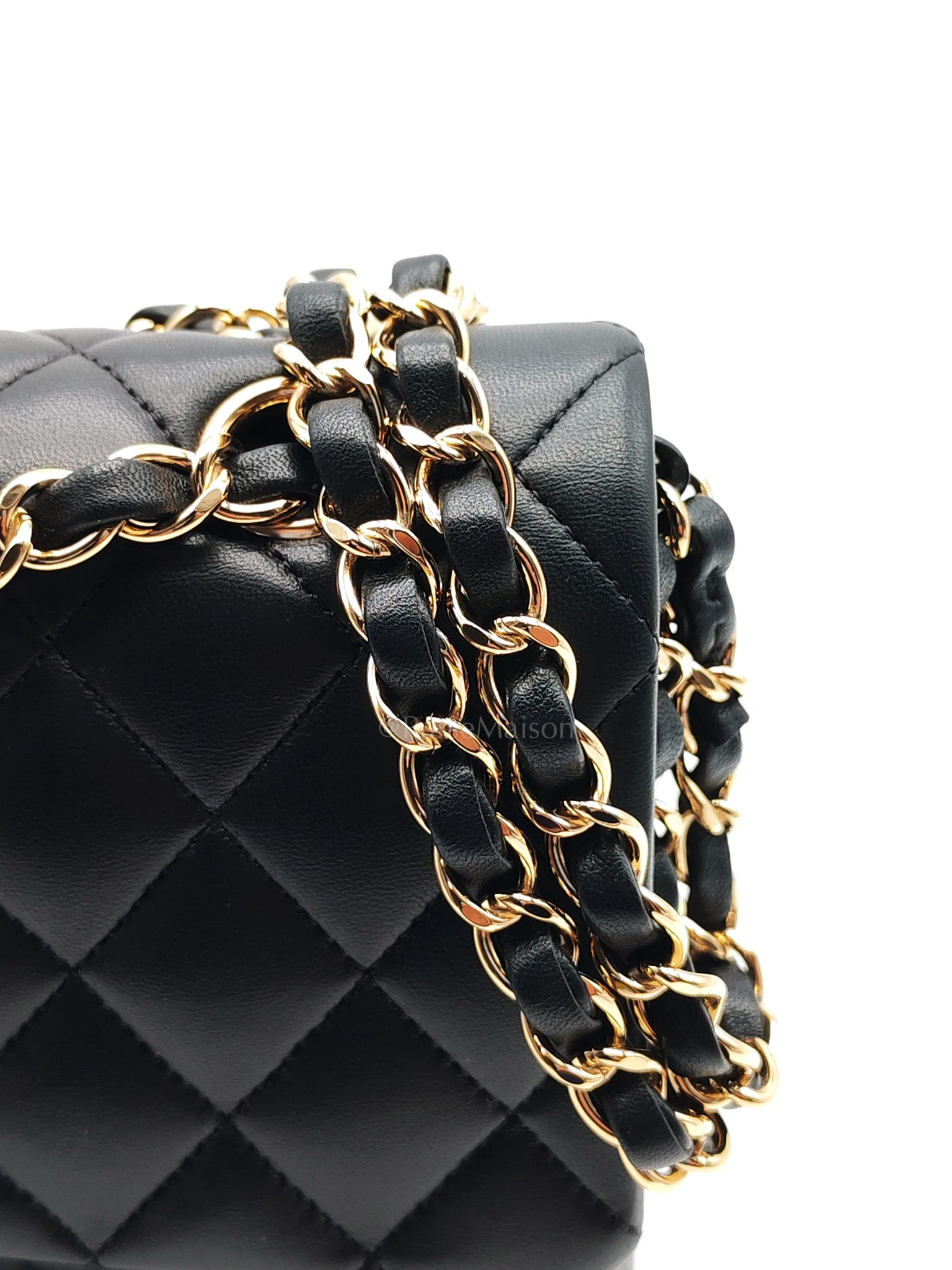 Classic Double Flap Medium in Black Quilted Lambskin Leather & Gold Hardware Microchip | Purse Maison Luxury Bags Shop