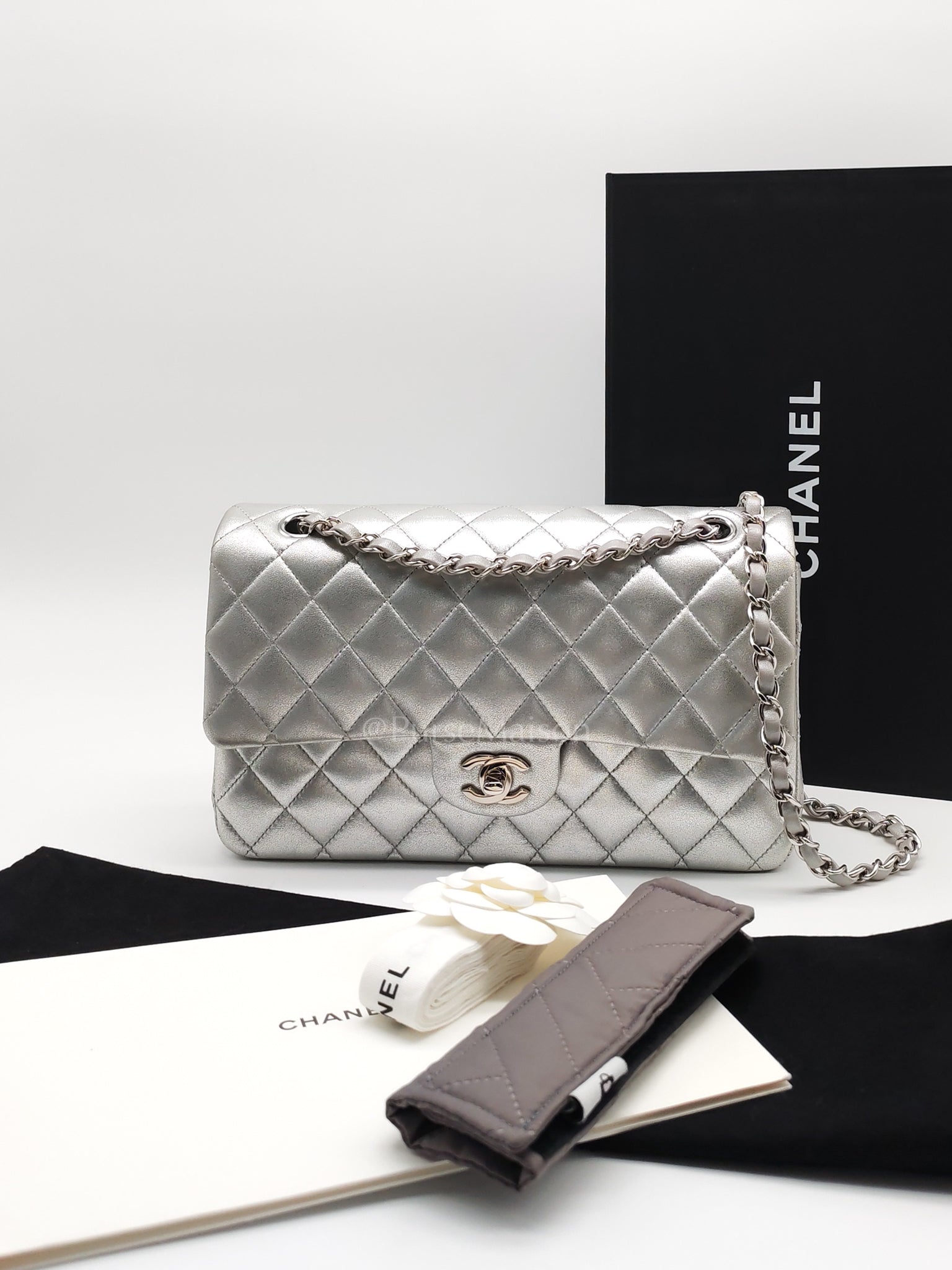 Classic Double Flap Medium in Metallic Silver and Silver Hardware (Microchip) | Purse Maison Luxury Bags Shop