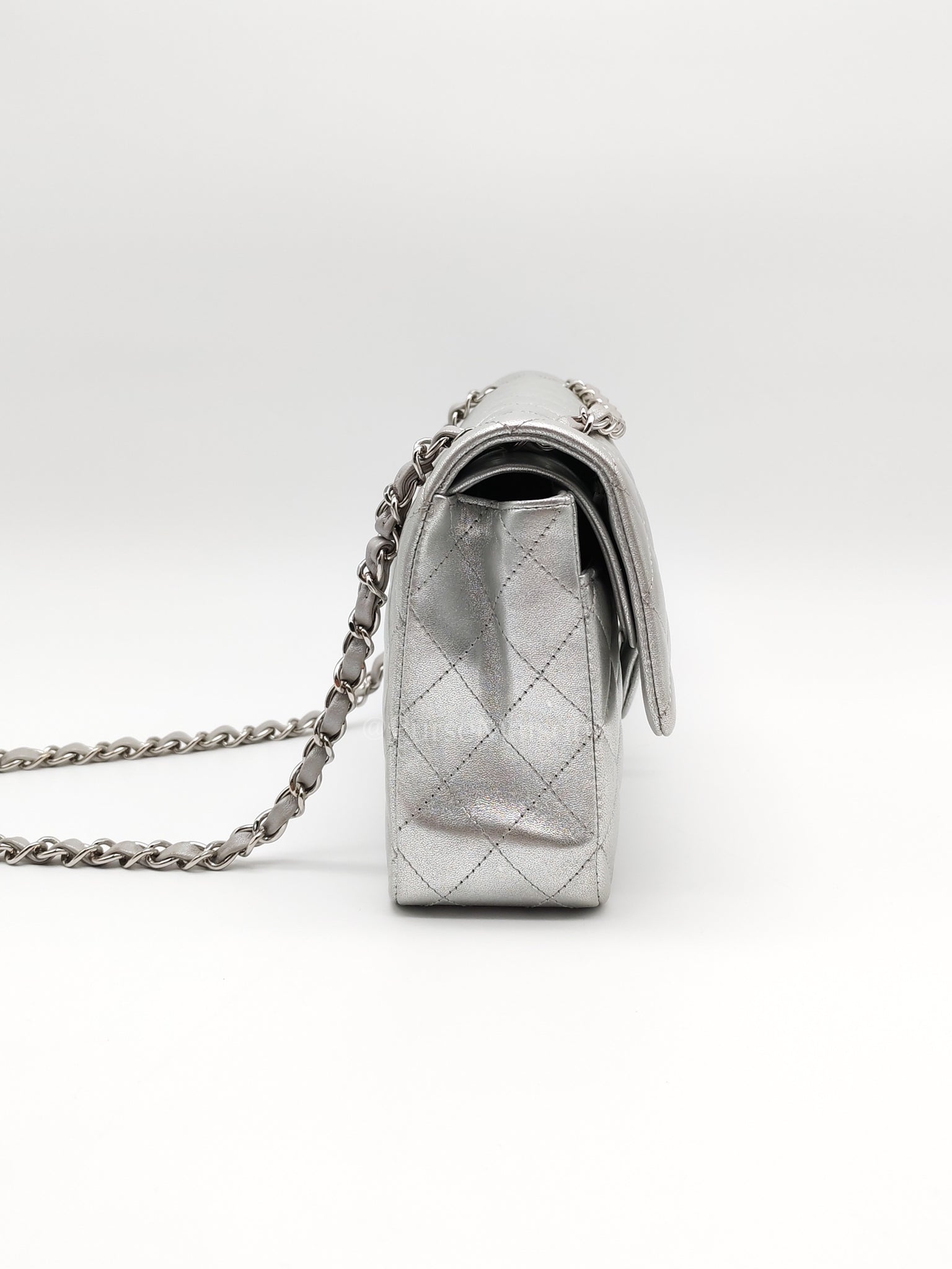 Classic Double Flap Medium in Metallic Silver and Silver Hardware (Microchip) | Purse Maison Luxury Bags Shop