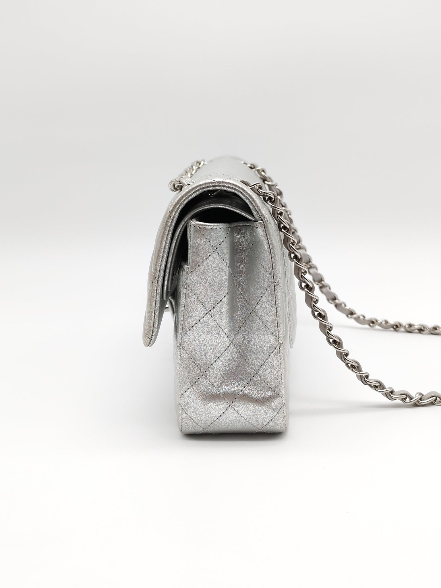 Classic Double Flap Medium in Metallic Silver and Silver Hardware (Microchip) | Purse Maison Luxury Bags Shop