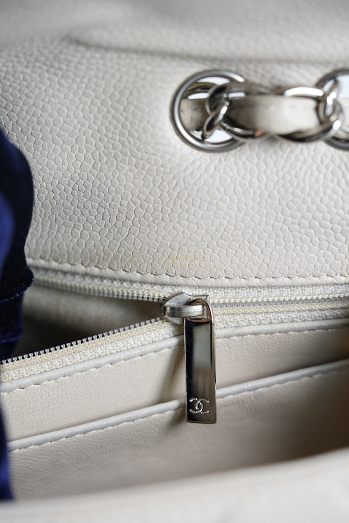 Classic Single Flap Jumbo in Light Gray Caviar Leather and Silver Hardware (Series 14) | Purse Maison Luxury Bags Shop