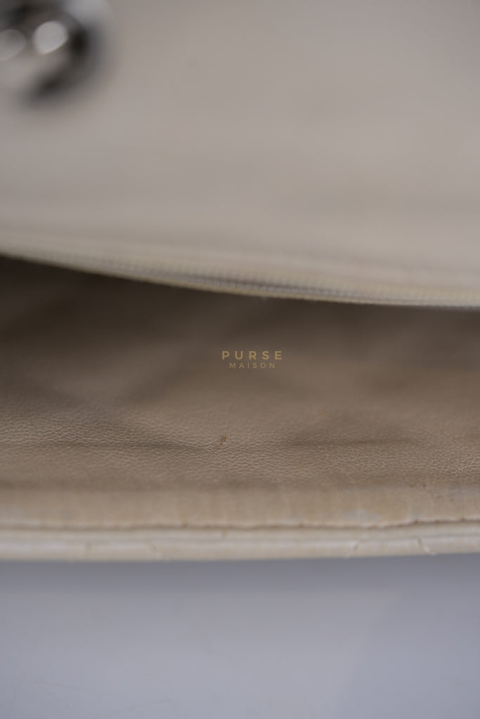 Classic Single Flap Jumbo in Light Gray Caviar Leather and Silver Hardware (Series 14) | Purse Maison Luxury Bags Shop