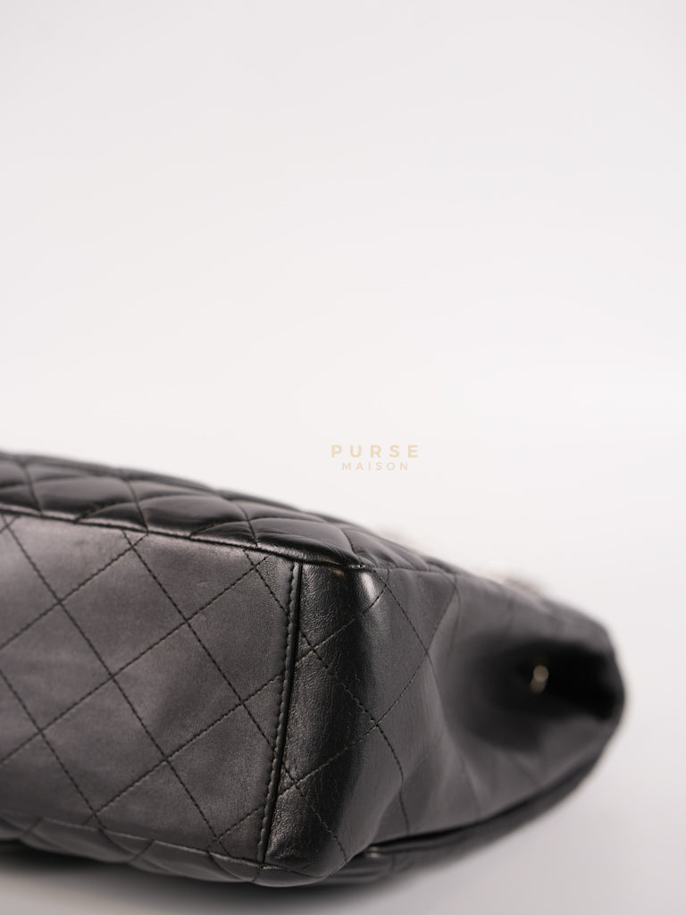 Classic Single Flap Maxi in Black Lambskin Leather and Silver Hardware Series 13 | Purse Maison Luxury Bags Shop