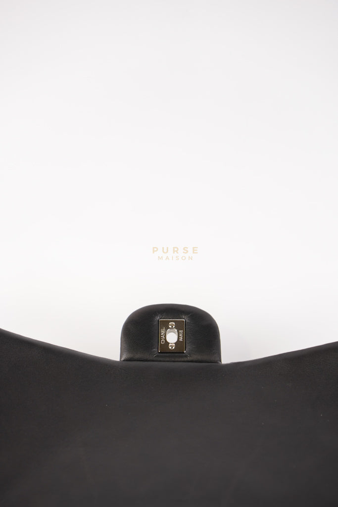 Classic Single Flap Maxi in Black Lambskin Leather and Silver Hardware Series 13 | Purse Maison Luxury Bags Shop