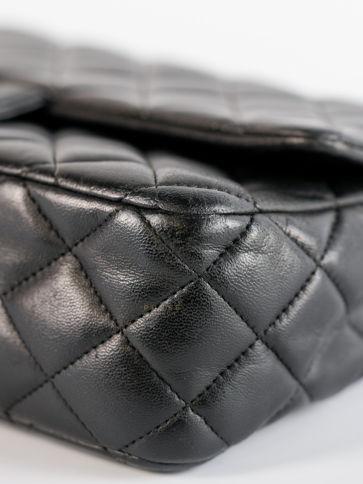 Classic Single Flap Medium Lambskin Leather and Gold Hardware Series 18 | Purse Maison Luxury Bags Shop