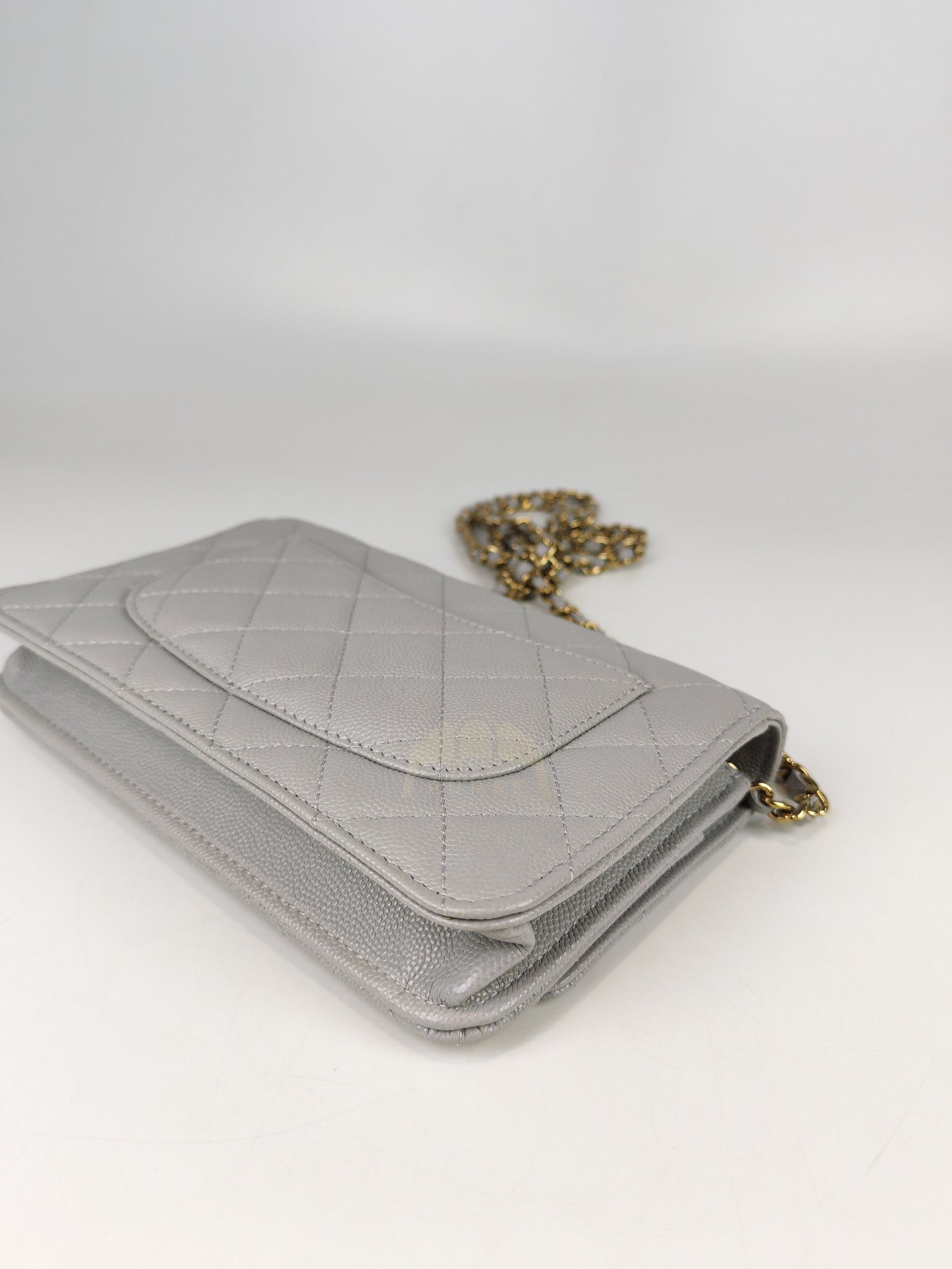 Classic Wallet On Chain in Light Gray Caviar Leather & Light Gold Hardware (Microchip) | Purse Maison Luxury Bags Shop