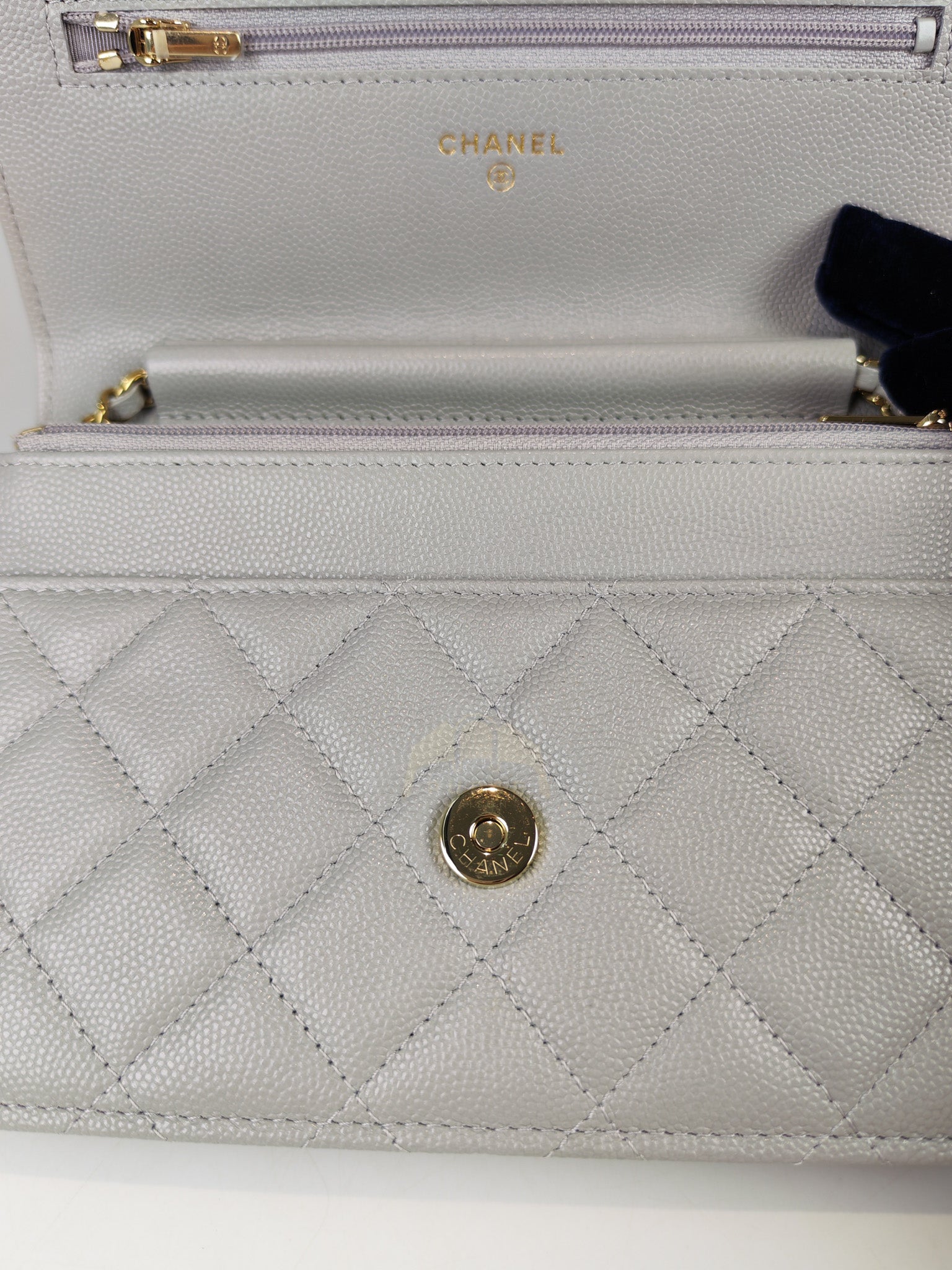 Classic Wallet On Chain in Light Gray Caviar Leather & Light Gold Hardware (Microchip) | Purse Maison Luxury Bags Shop