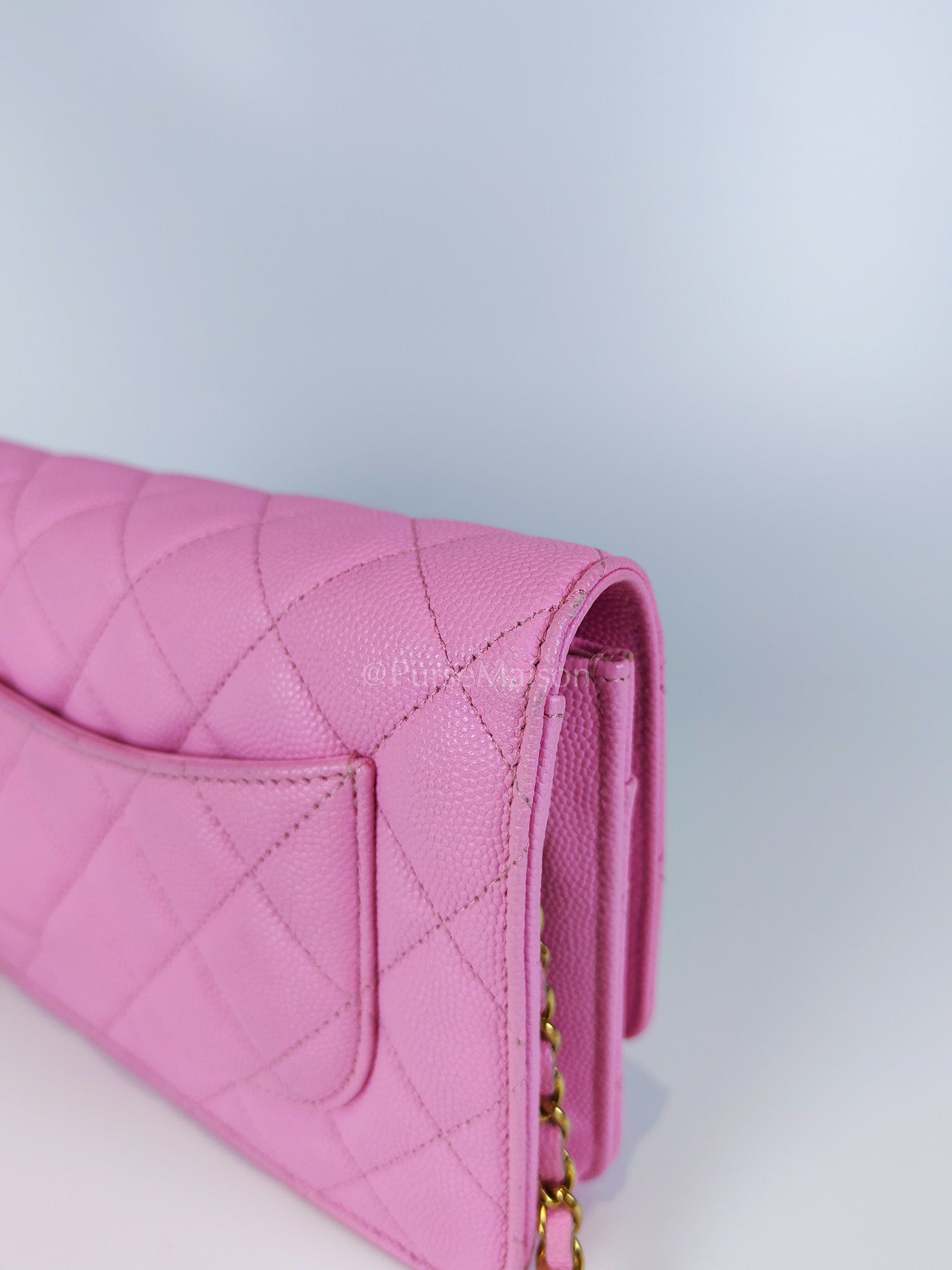 Classic Wallet On Chain in Pink Caviar Leather Gold Hardware (Microchip) | Purse Maison Luxury Bags Shop