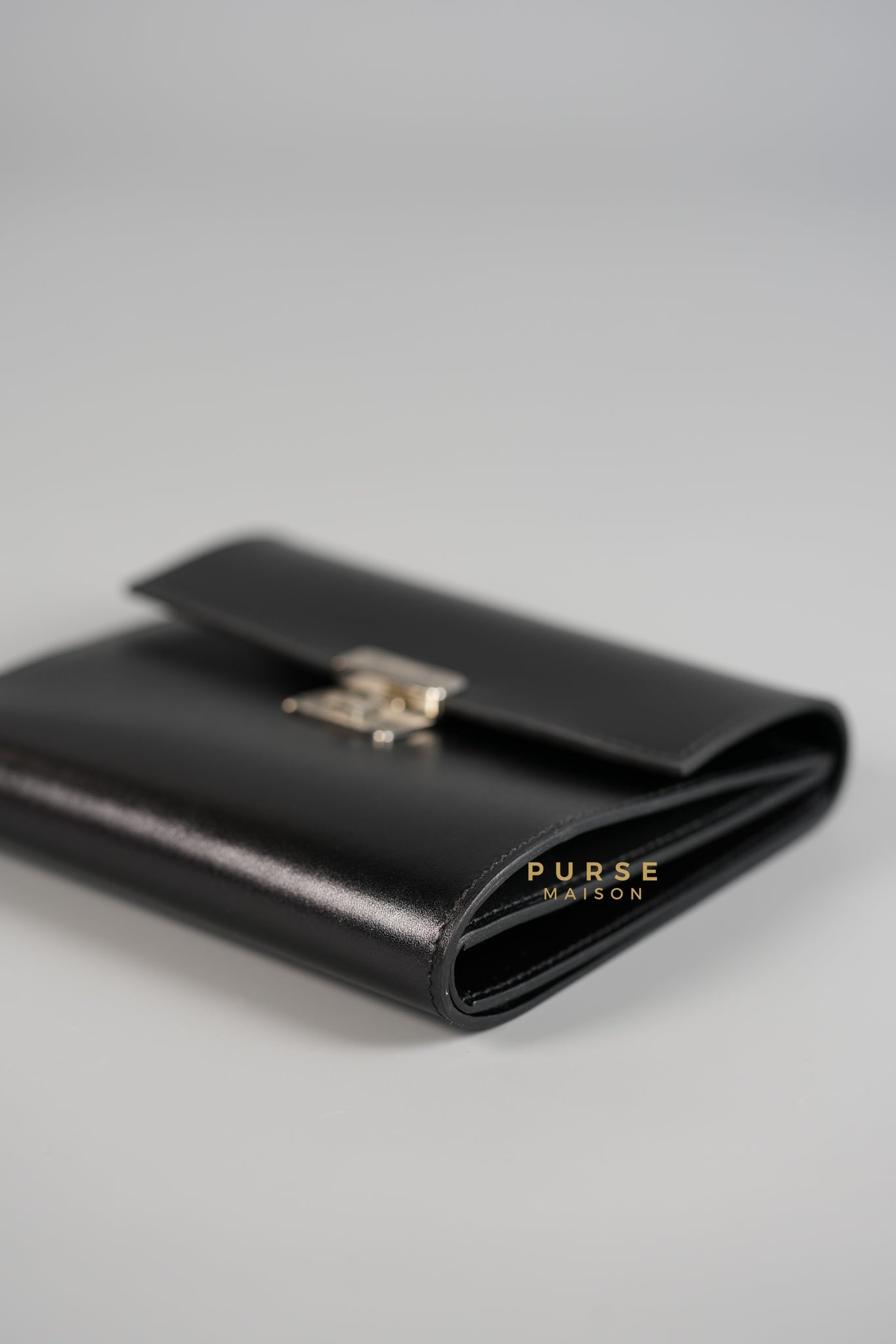 Clic 12 Portefeuille in Noir Veau Box Calf and Palladium Hardware Stamp C | Purse Maison Luxury Bags Shop