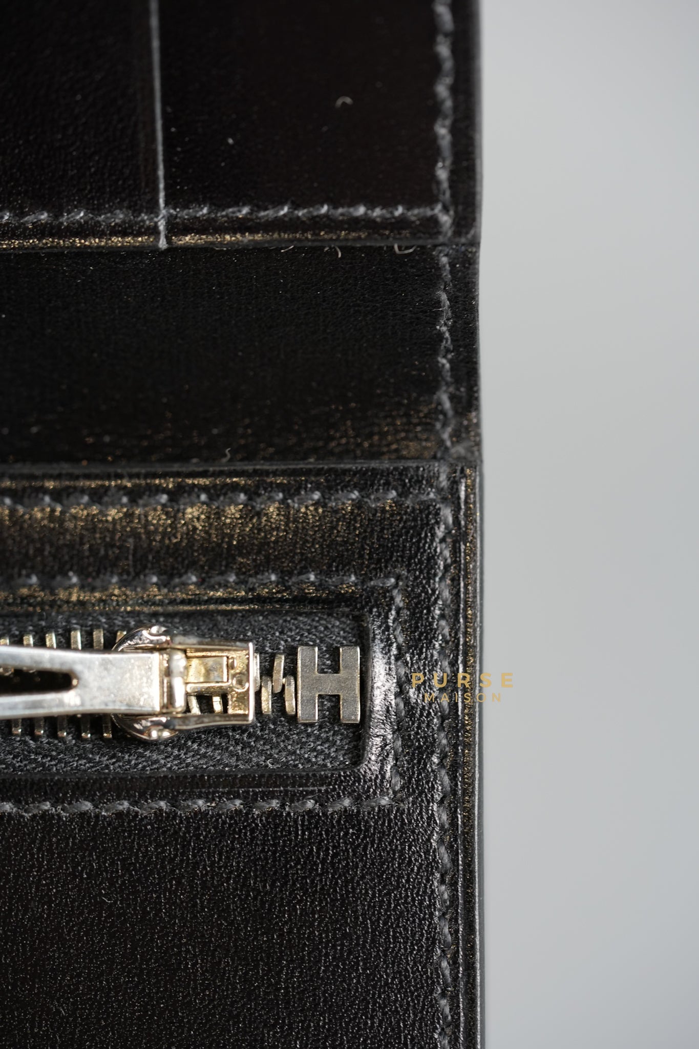 Clic 12 Portefeuille in Noir Veau Box Calf and Palladium Hardware Stamp C | Purse Maison Luxury Bags Shop