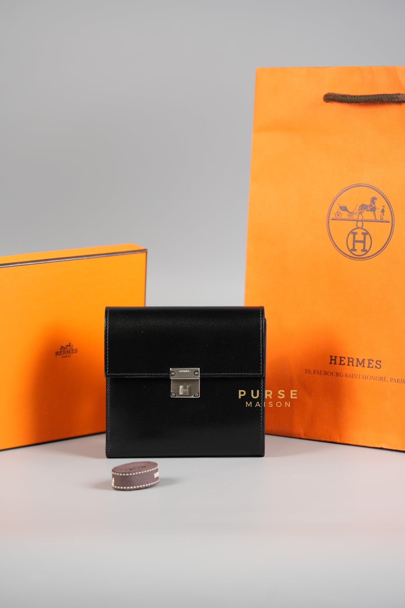 Clic 12 Portefeuille in Noir Veau Box Calf and Palladium Hardware Stamp C | Purse Maison Luxury Bags Shop