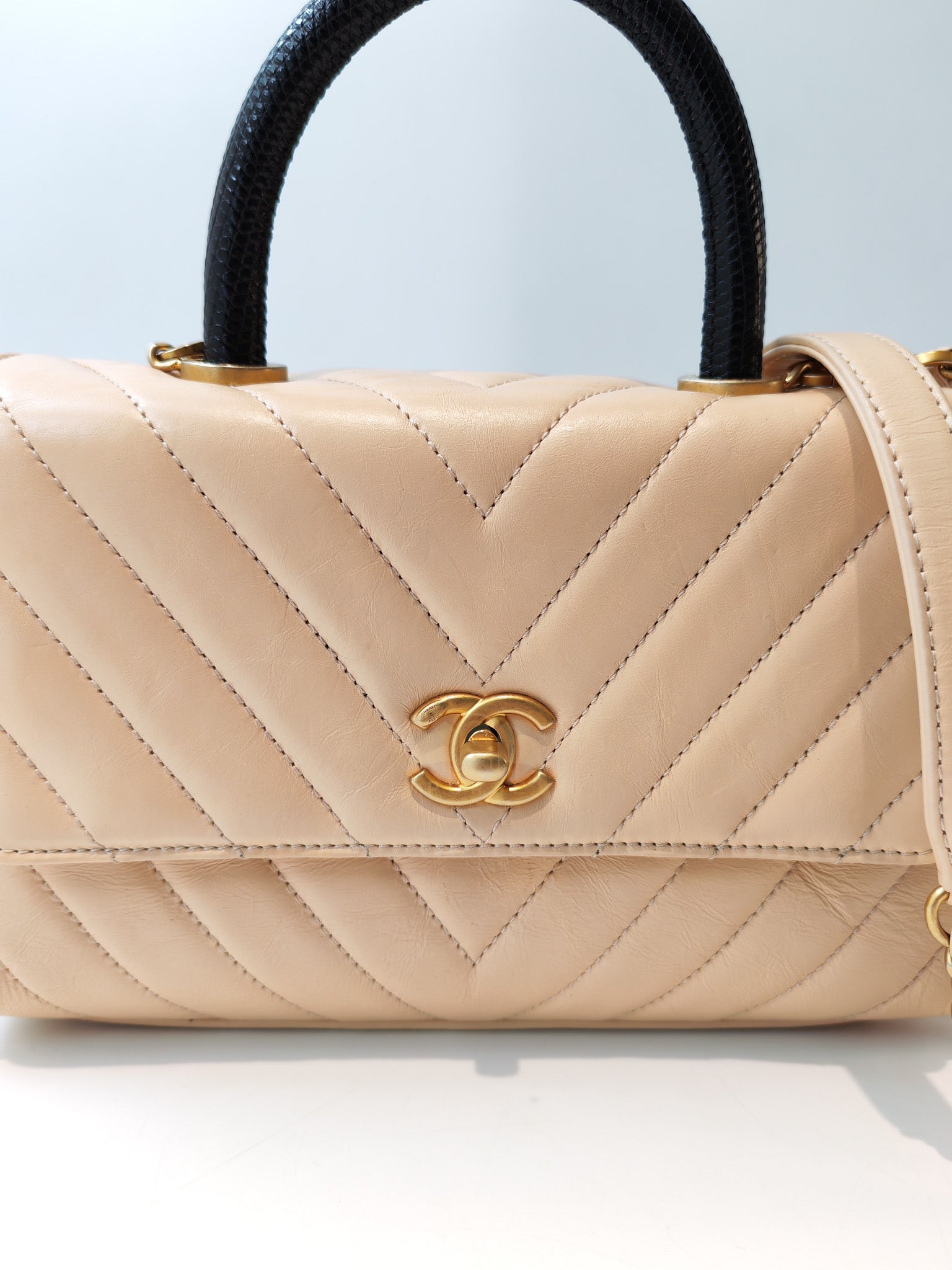 Coco Handle Small in Beige Lizard Embossed Handle & Aged Gold Hardware(Series 25) | Purse Maison Luxury Bags Shop